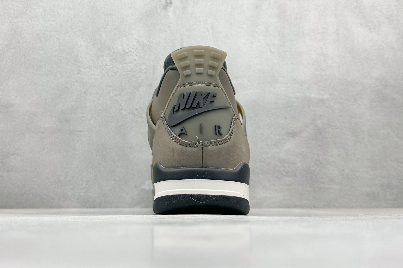  
F性价比 Air Jordan AJ4 Retro 摩卡
原楦原纸板同源开发 完美呈现乔4的版型 内