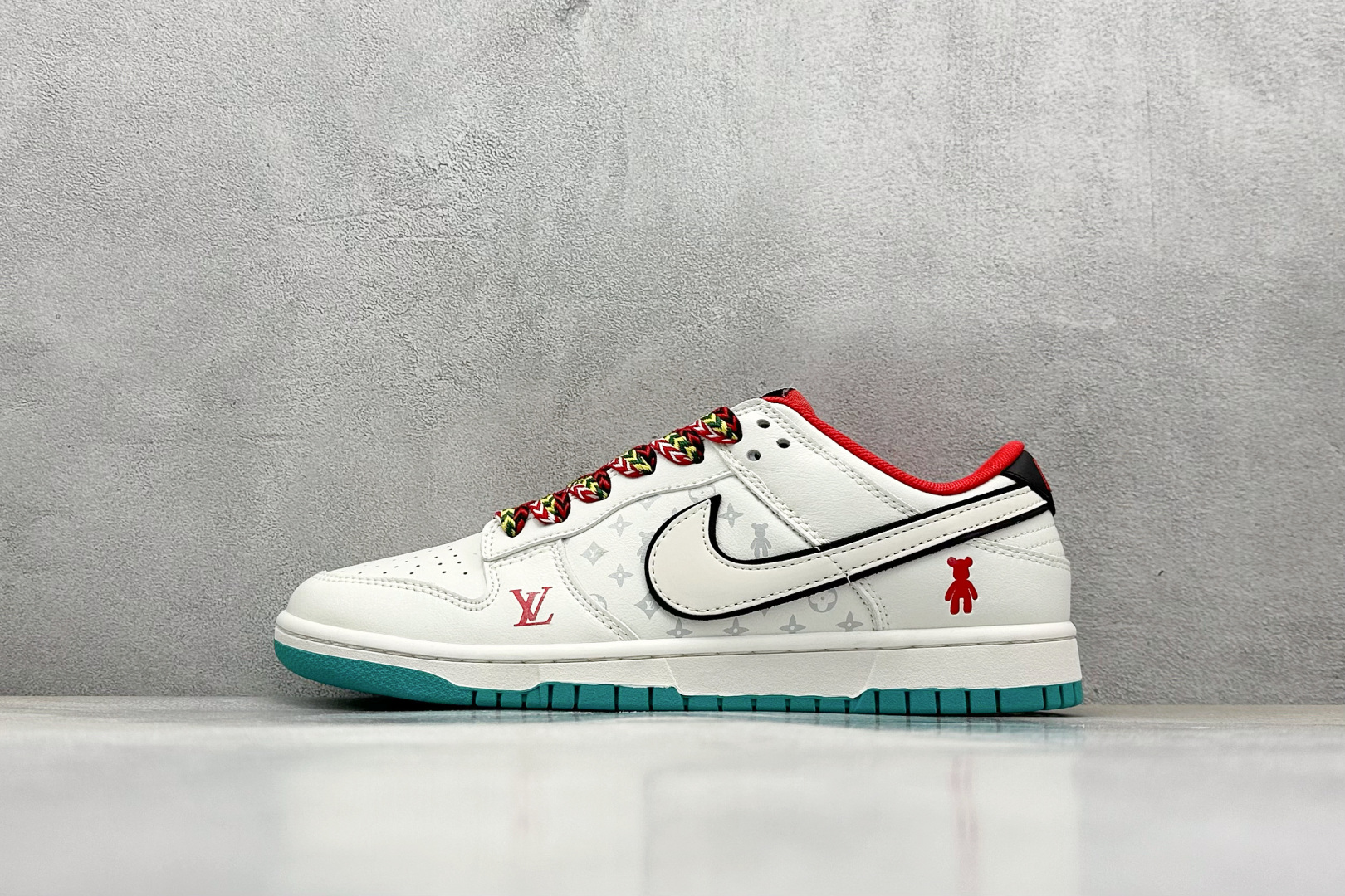 福利特价 终端放店
XC版 Nk SB Dunk Low 联名 周年高端定制 低帮休闲板鞋
#定制鞋盒