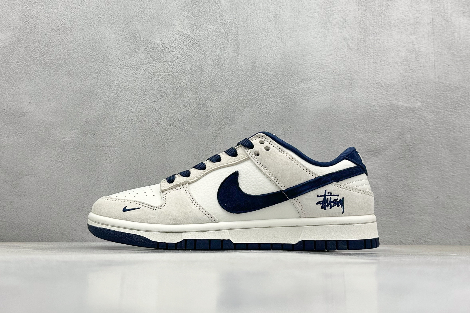 福利特价 终端放店
XC版 Nk SB Dunk Low 联名 周年高端定制 低帮休闲板鞋
#定制鞋盒