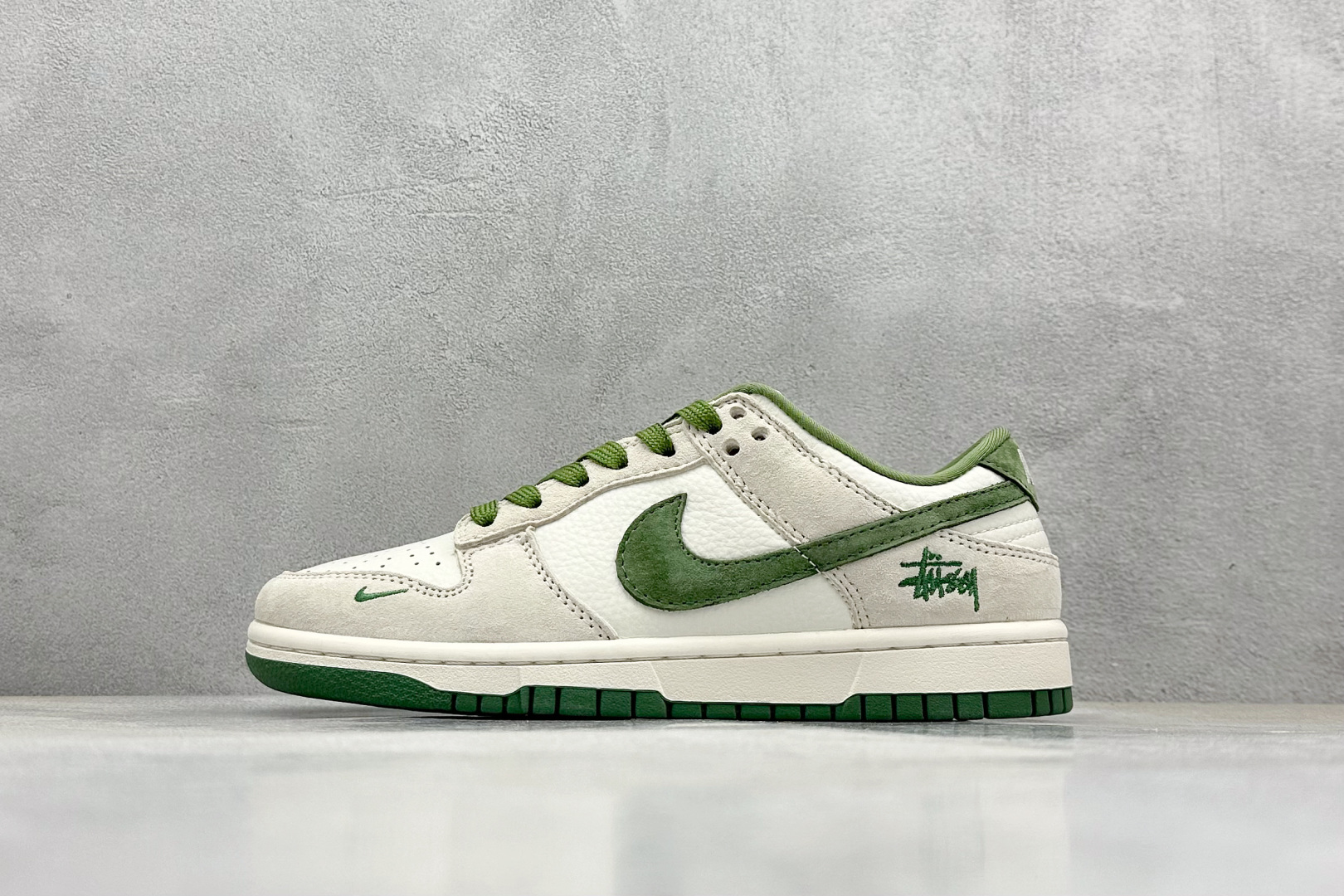 福利特价 终端放店
XC版 Nk SB Dunk Low 联名 周年高端定制 低帮休闲板鞋
#定制鞋盒