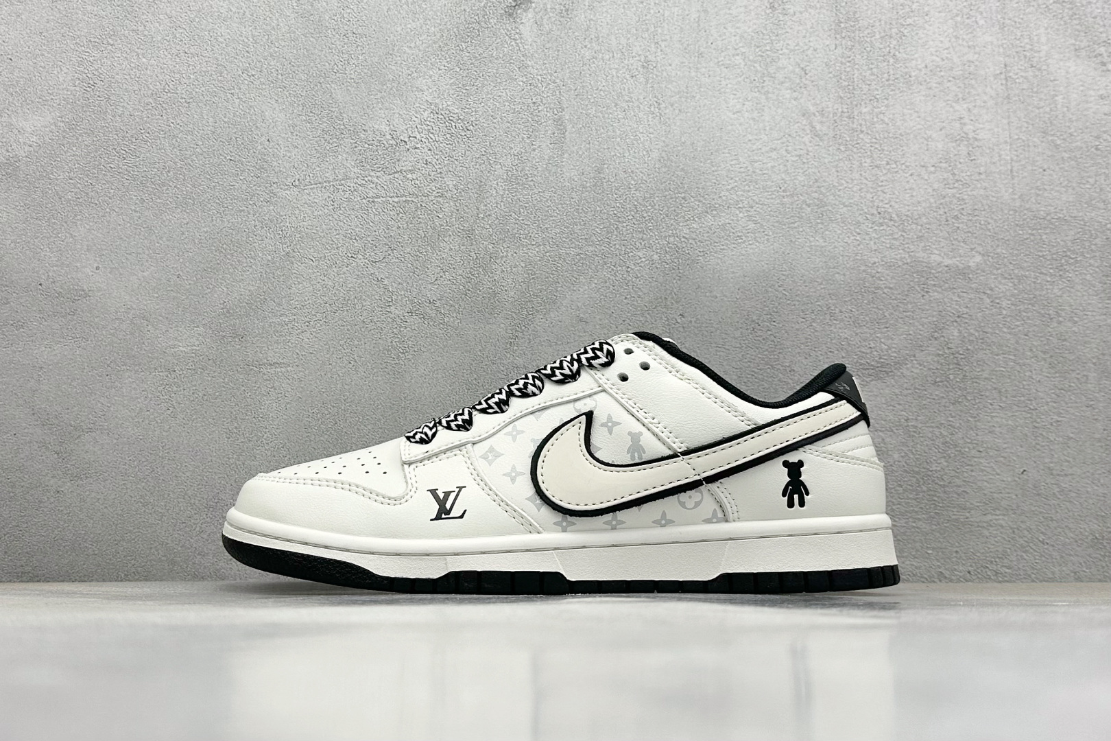 福利特价 终端放店
XC版 Nk SB Dunk Low 联名 周年高端定制 低帮休闲板鞋
#定制鞋盒
