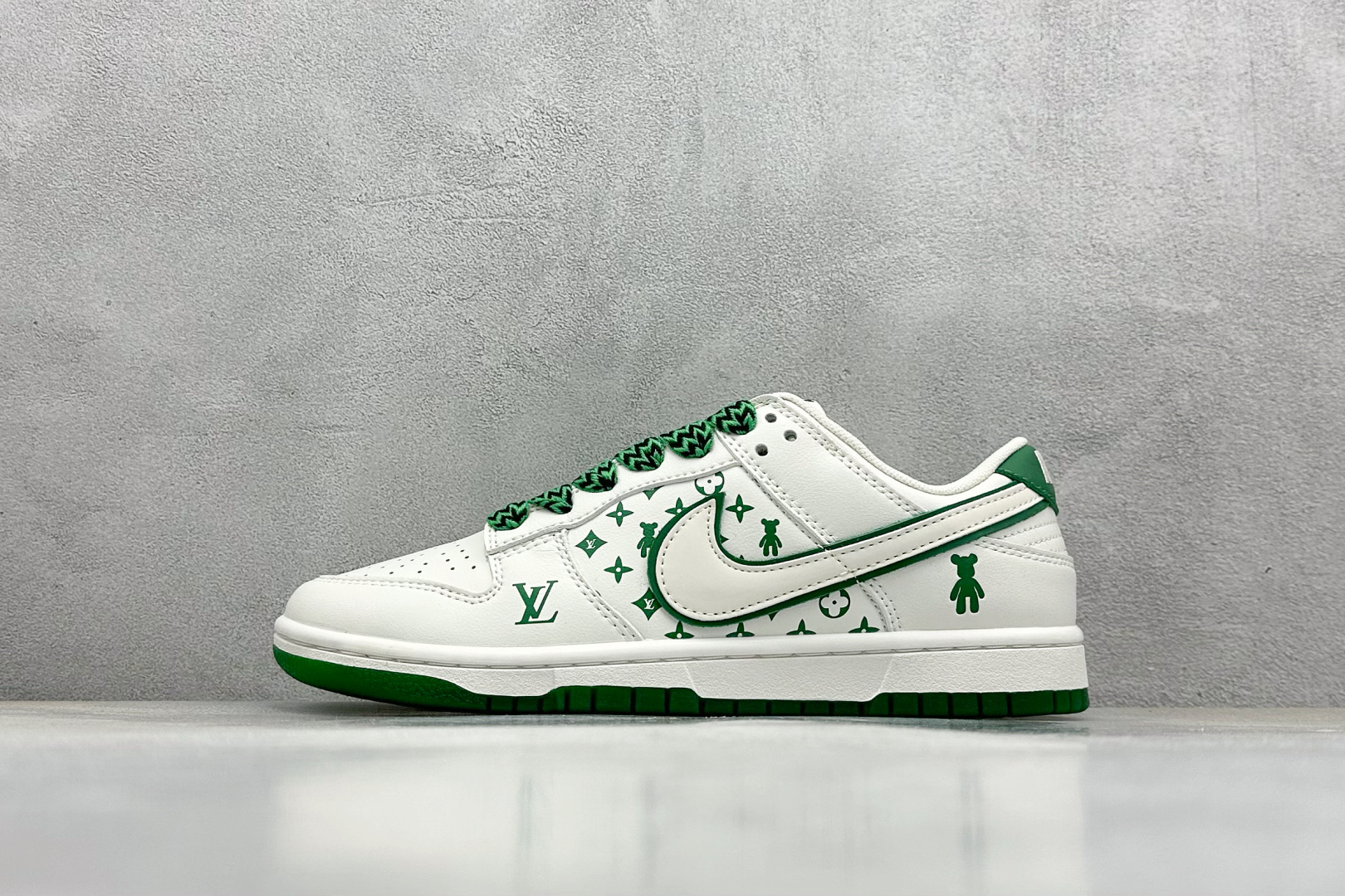 福利特价 终端放店
XC版 Nk SB Dunk Low 联名 周年高端定制 低帮休闲板鞋
#定制鞋盒