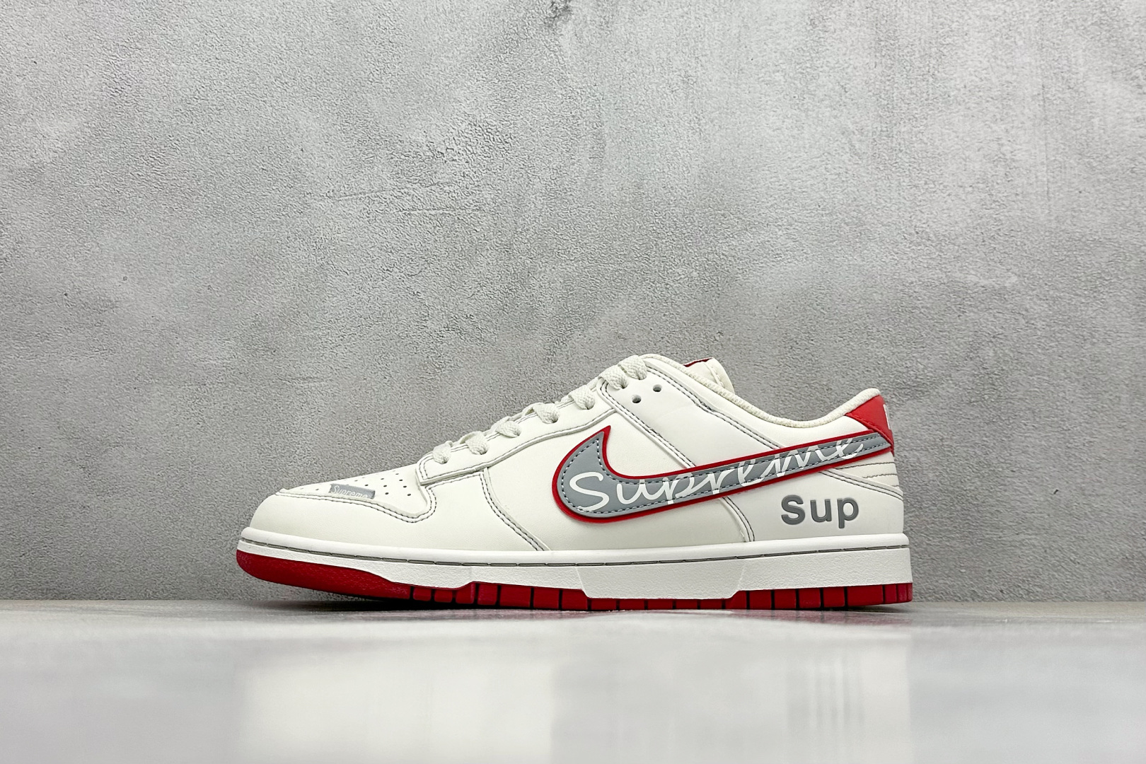 福利特价 终端放店
XC版 Nk SB Dunk Low 联名 周年高端定制 低帮休闲板鞋
#定制鞋盒