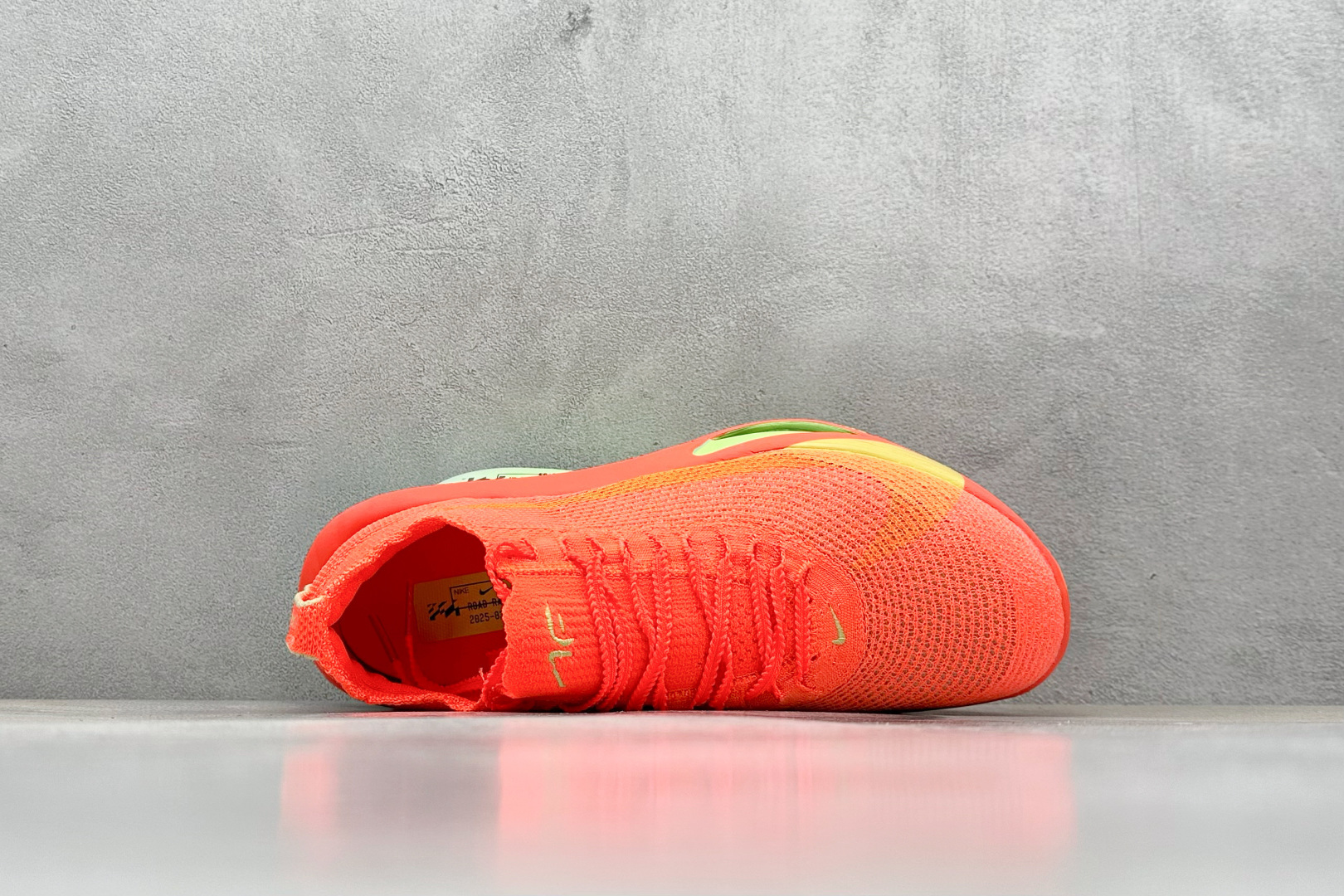 NK Air Zoom Alphafly NEXT% 3 2025
减震马拉松跑步鞋 内置真碳
首次