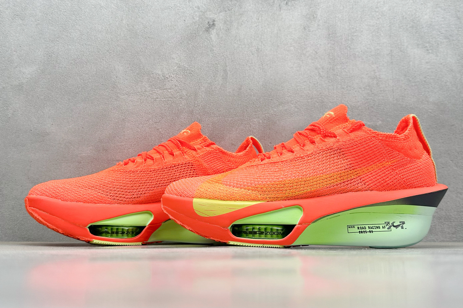 NK Air Zoom Alphafly NEXT% 3 2025
减震马拉松跑步鞋 内置真碳
首次