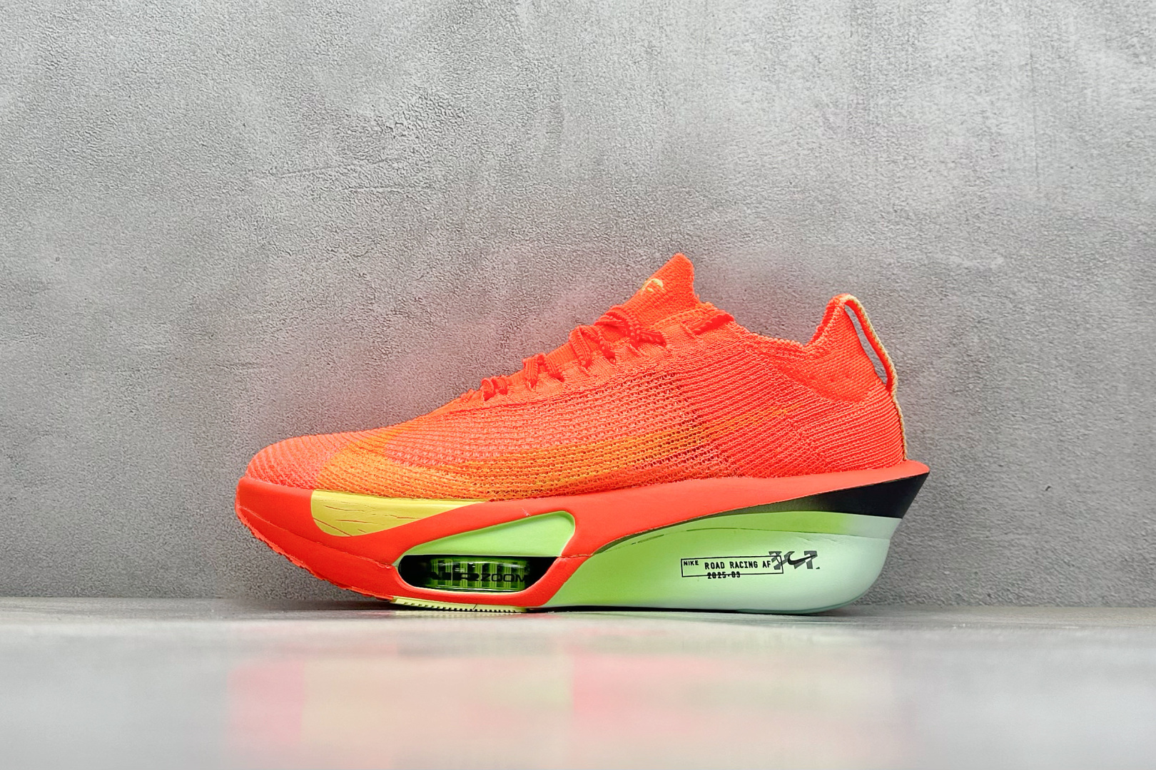 NK Air Zoom Alphafly NEXT% 3 2025
减震马拉松跑步鞋 内置真碳
首次