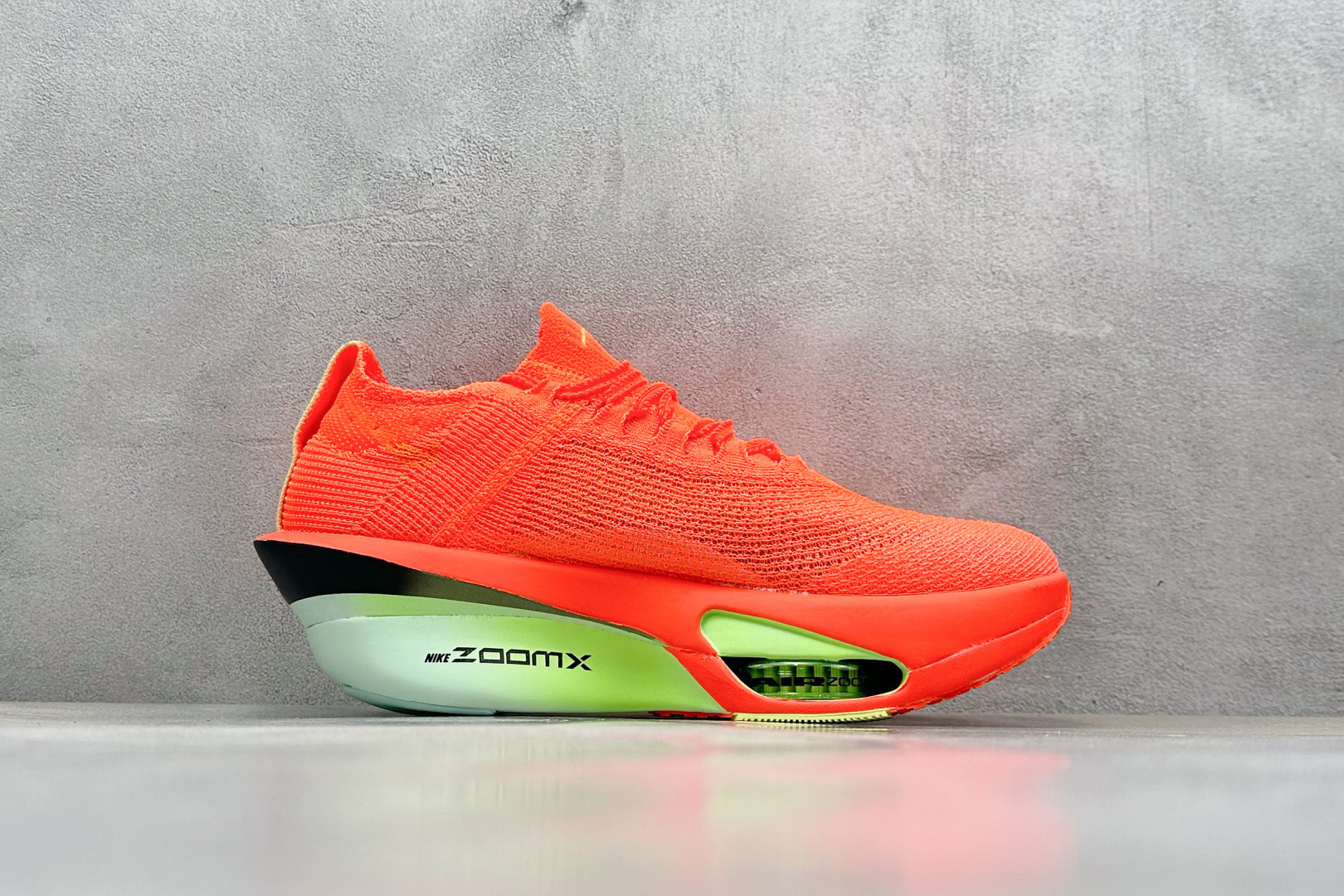 NK Air Zoom Alphafly NEXT% 3 2025
减震马拉松跑步鞋 内置真碳
首次