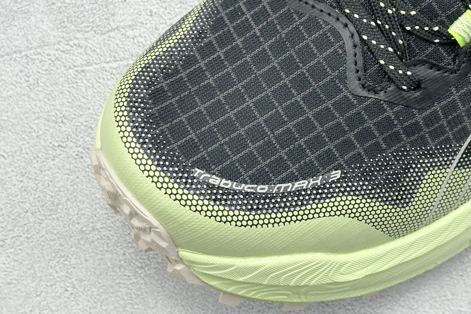  
Asics Gel-Trabuco Max 3 亚瑟士防滑耐磨减震低帮户外功能鞋 
这款越野跑鞋可提