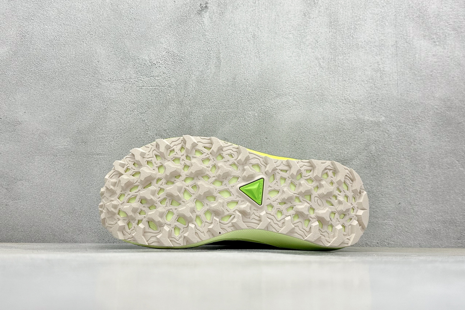 
Asics Gel-Trabuco Max 3 亚瑟士防滑耐磨减震低帮户外功能鞋 
这款越野跑鞋可提