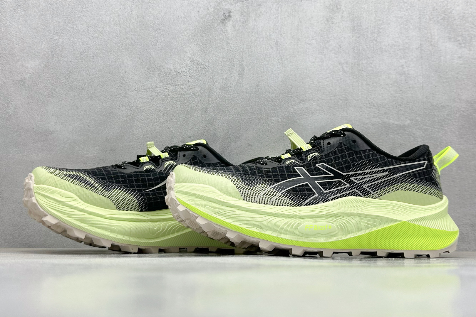  
Asics Gel-Trabuco Max 3 亚瑟士防滑耐磨减震低帮户外功能鞋 
这款越野跑鞋可提