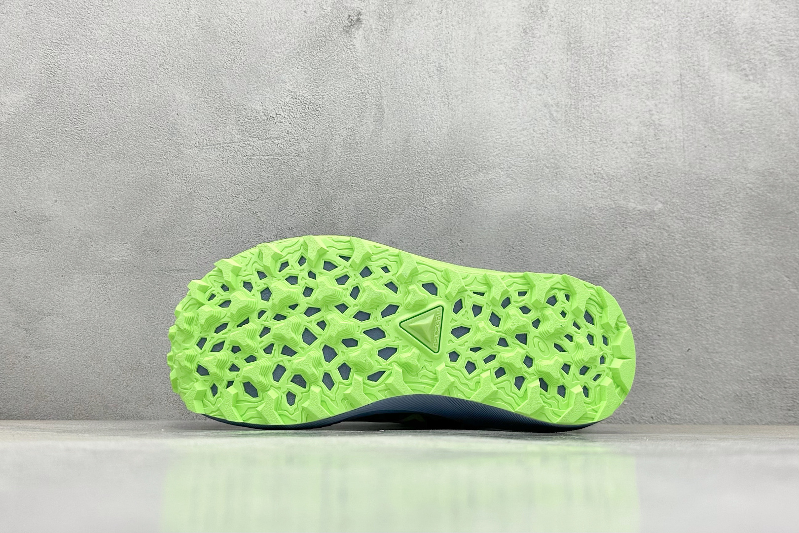  
Asics Gel-Trabuco Max 3 亚瑟士防滑耐磨减震低帮户外功能鞋 
这款越野跑鞋可提