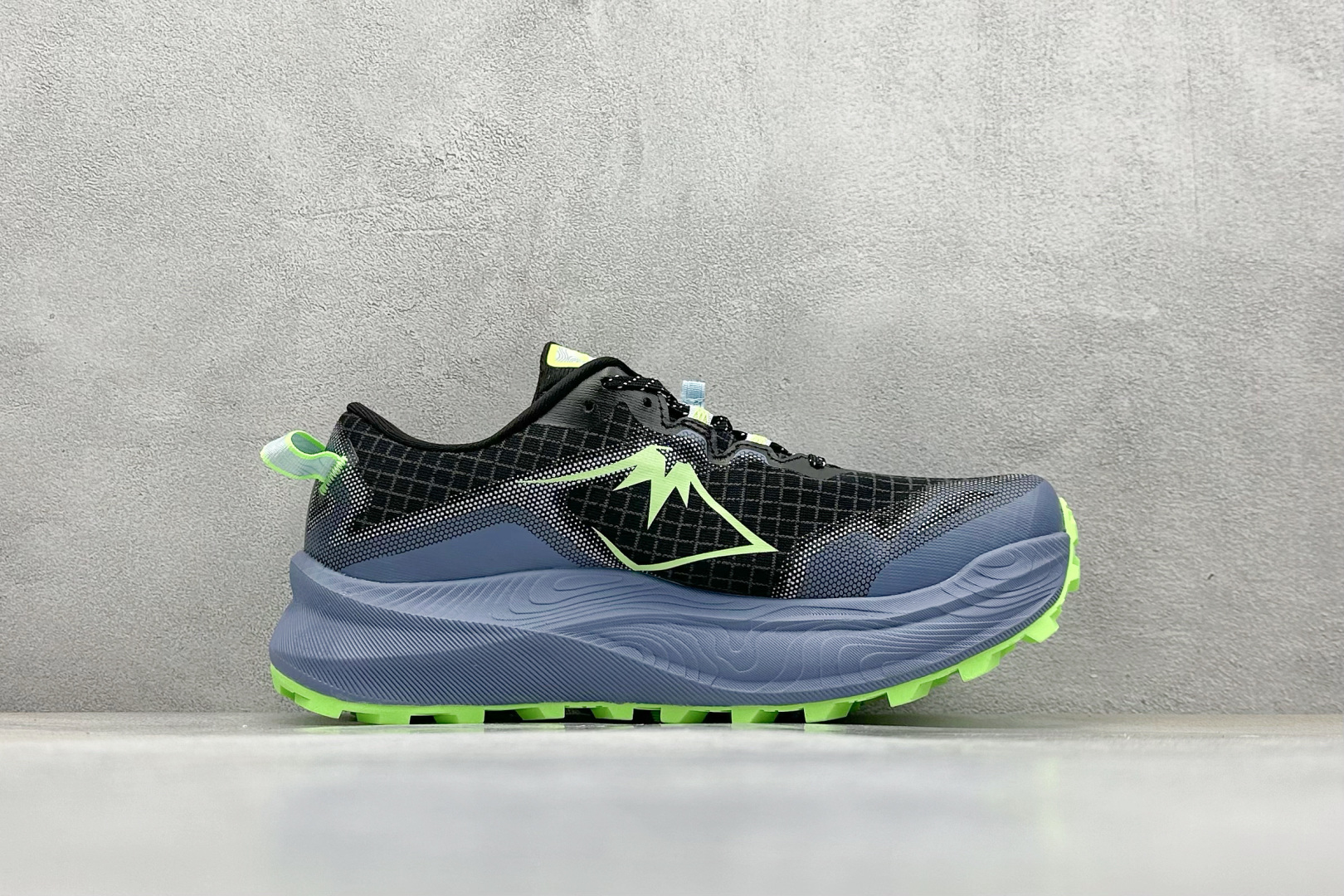  
Asics Gel-Trabuco Max 3 亚瑟士防滑耐磨减震低帮户外功能鞋 
这款越野跑鞋可提