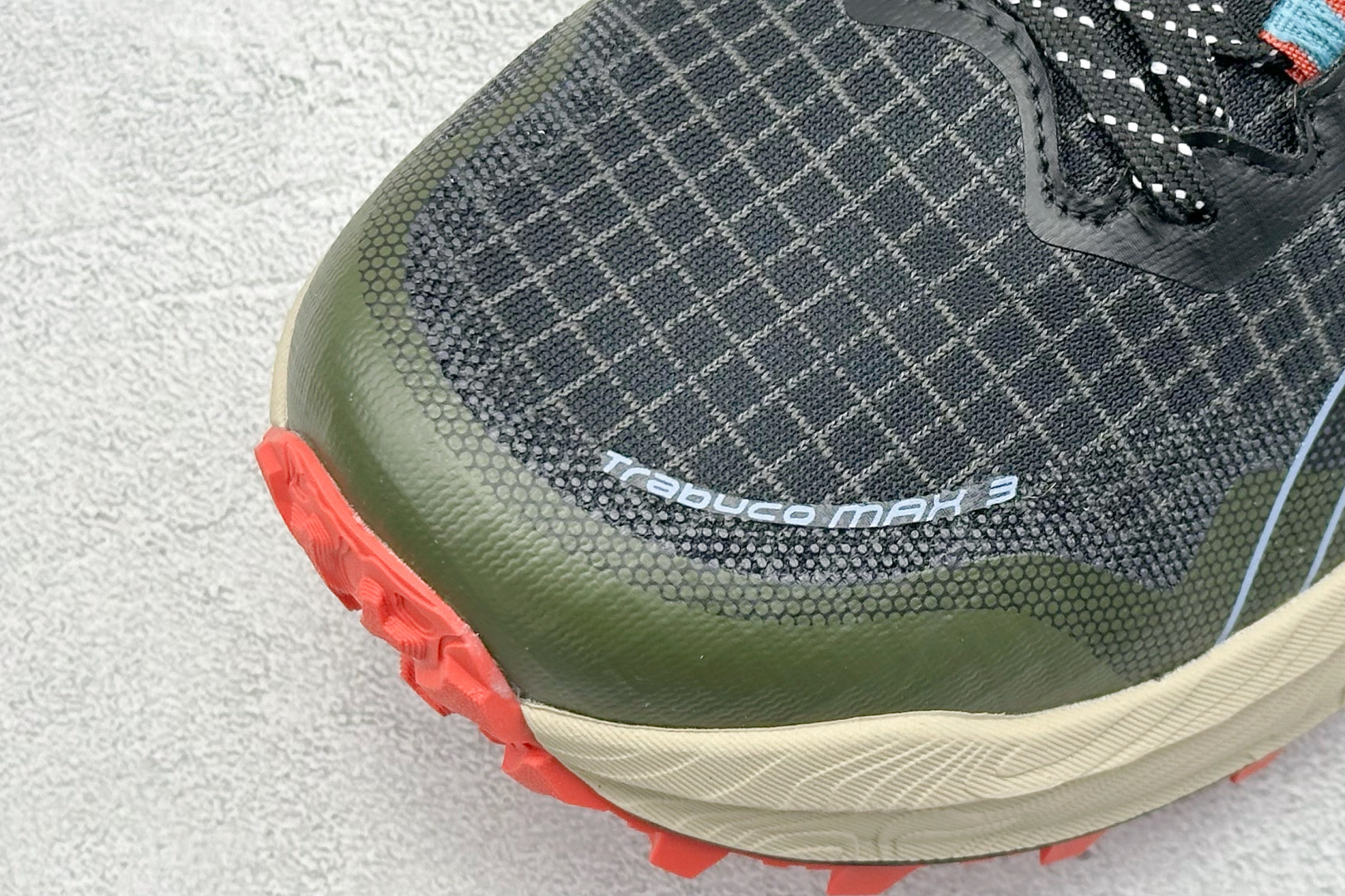  
Asics Gel-Trabuco Max 3 亚瑟士防滑耐磨减震低帮户外功能鞋 
这款越野跑鞋可提