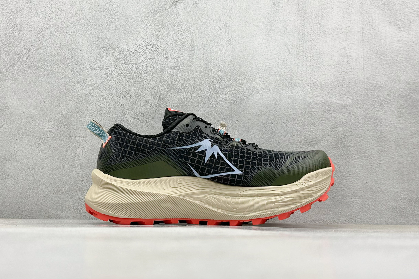  
Asics Gel-Trabuco Max 3 亚瑟士防滑耐磨减震低帮户外功能鞋 
这款越野跑鞋可提