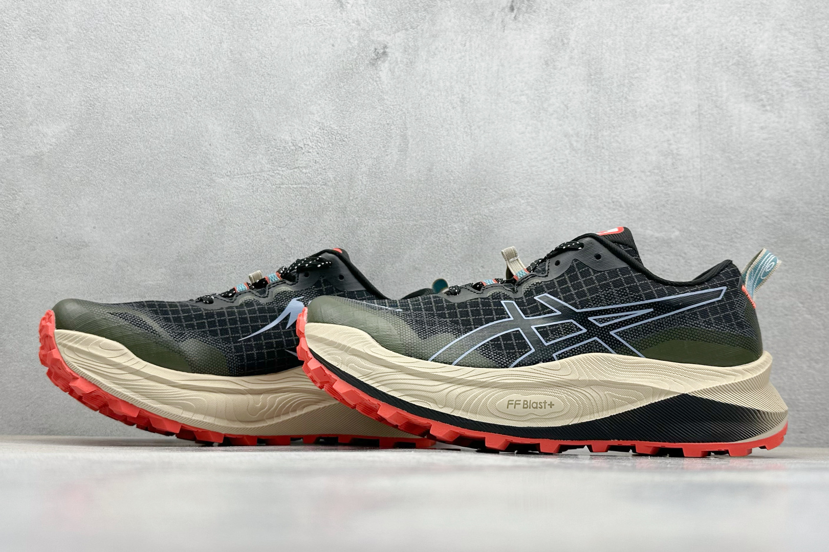  
Asics Gel-Trabuco Max 3 亚瑟士防滑耐磨减震低帮户外功能鞋 
这款越野跑鞋可提
