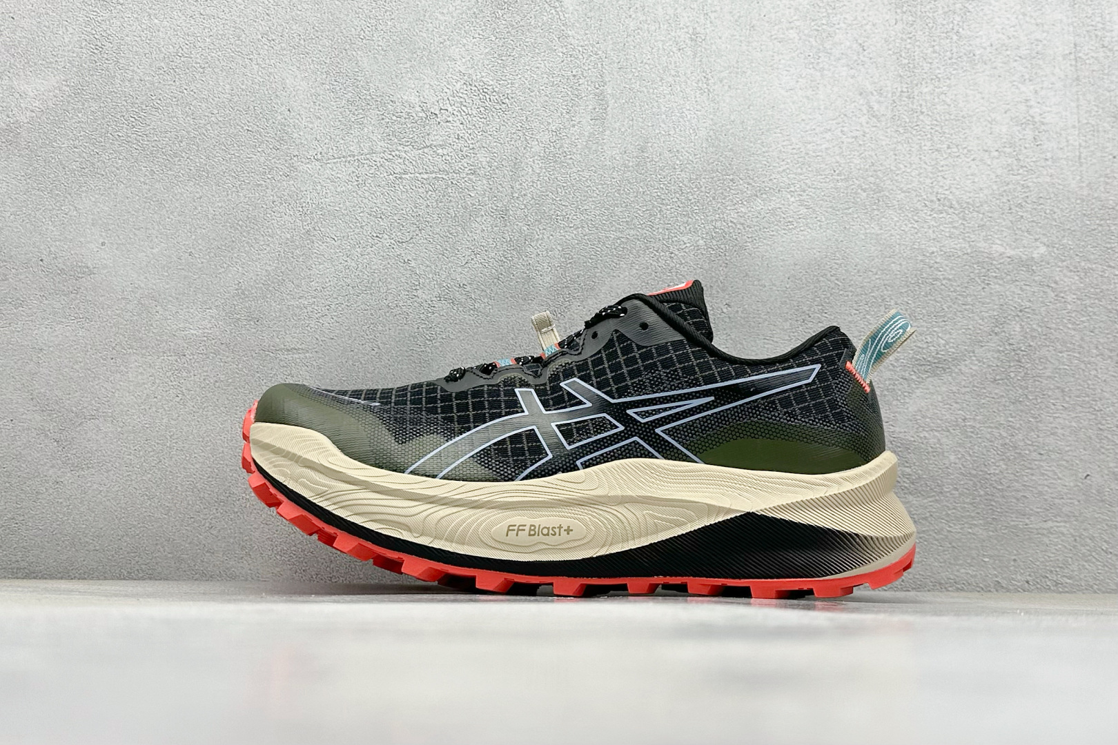  
Asics Gel-Trabuco Max 3 亚瑟士防滑耐磨减震低帮户外功能鞋 
这款越野跑鞋可提