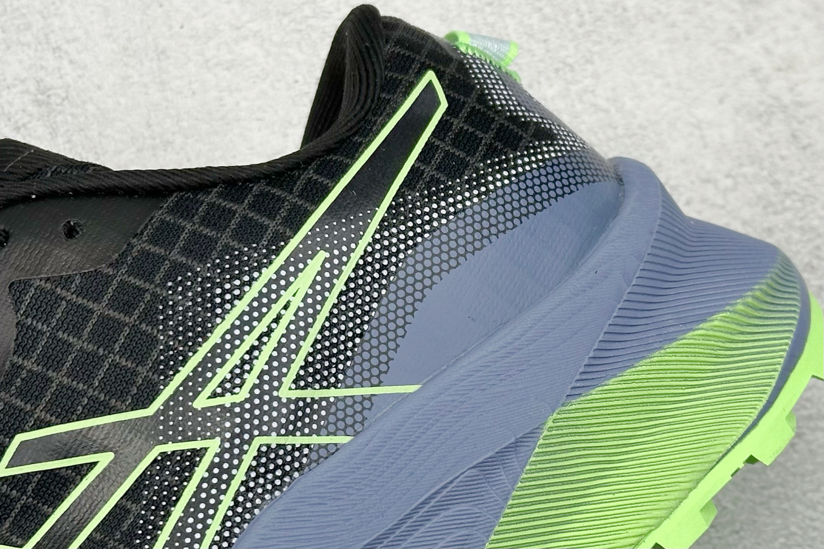 
Asics Gel-Trabuco Max 3 亚瑟士防滑耐磨减震低帮户外功能鞋 
这款越野跑鞋可提