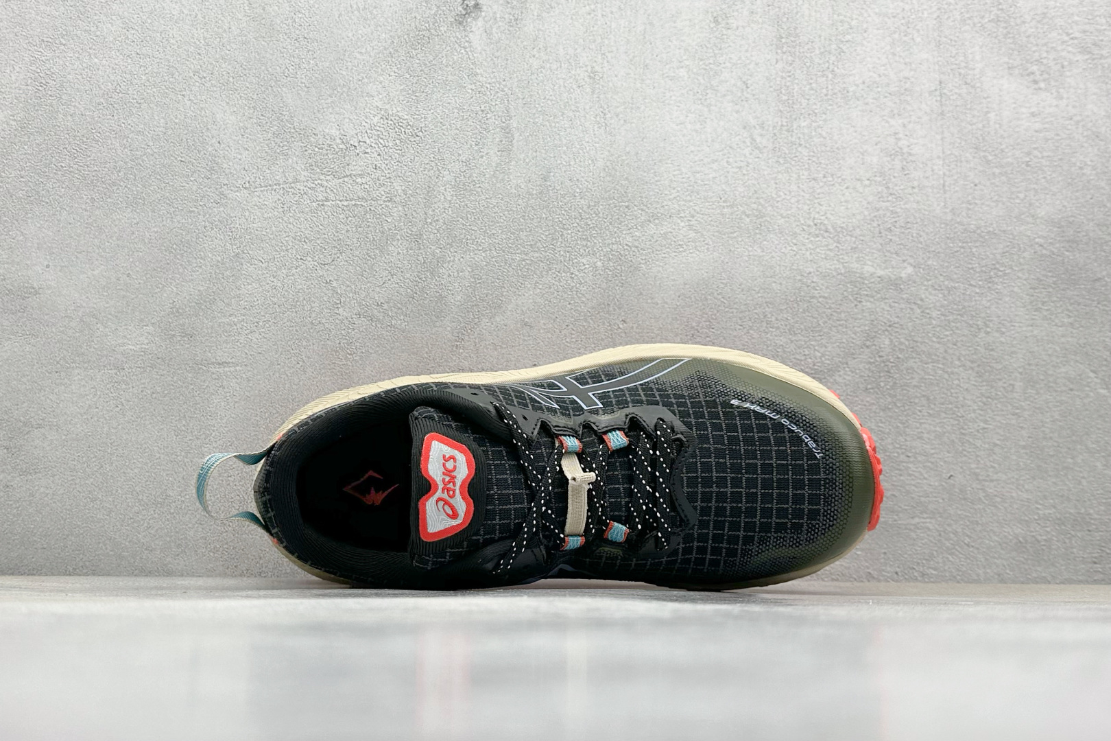  
Asics Gel-Trabuco Max 3 亚瑟士防滑耐磨减震低帮户外功能鞋 
这款越野跑鞋可提