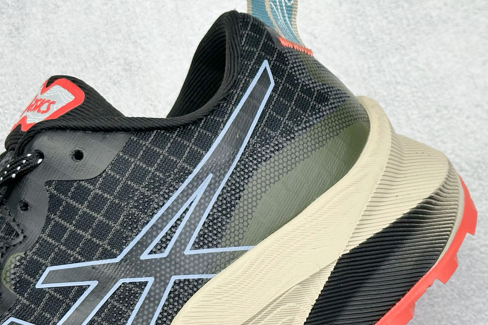  
Asics Gel-Trabuco Max 3 亚瑟士防滑耐磨减震低帮户外功能鞋 
这款越野跑鞋可提
