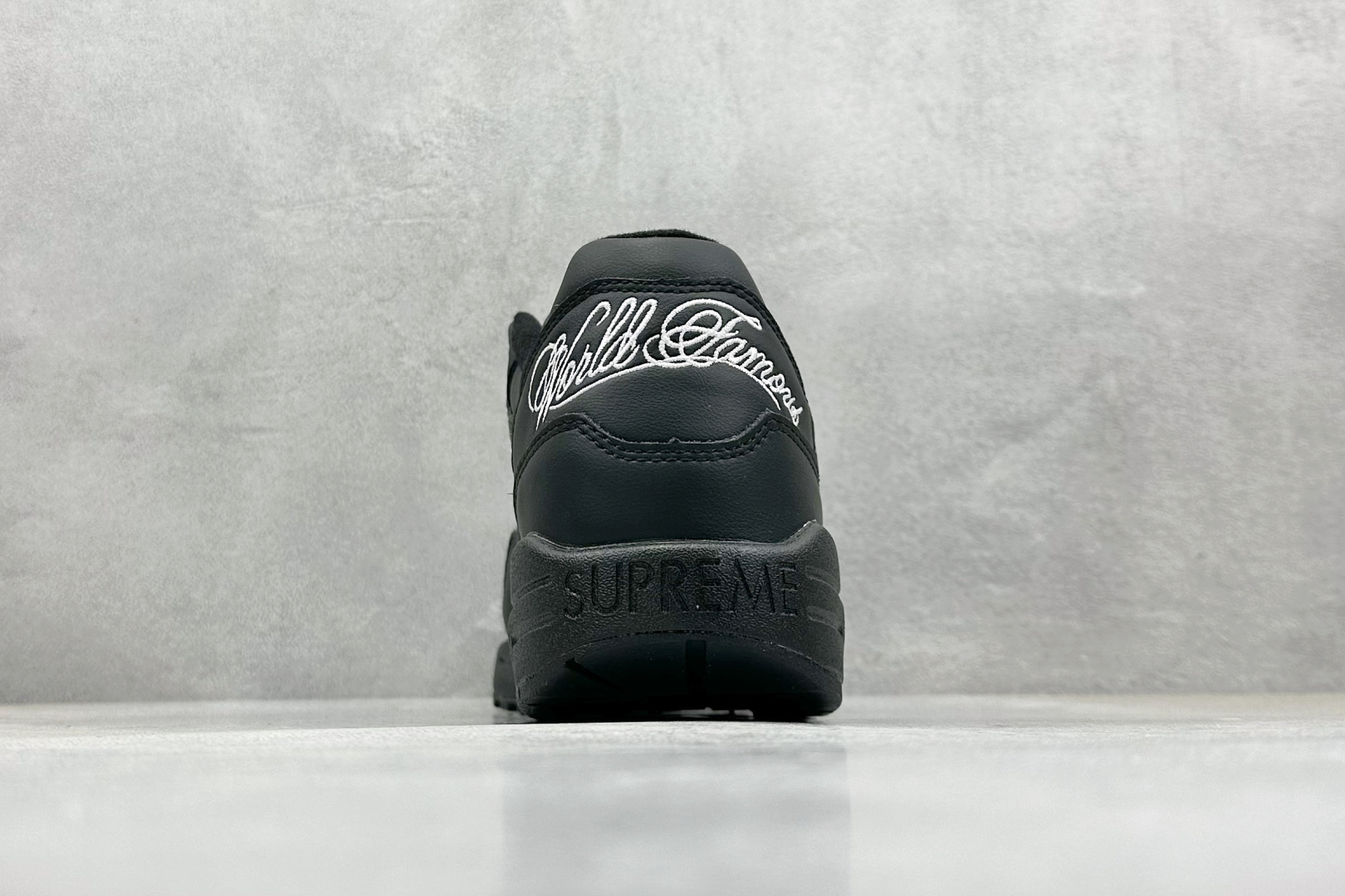  
Nike Air Max 1 耐克半掌气垫复古跑步鞋 

货号：HF8813-001
尺码：36 