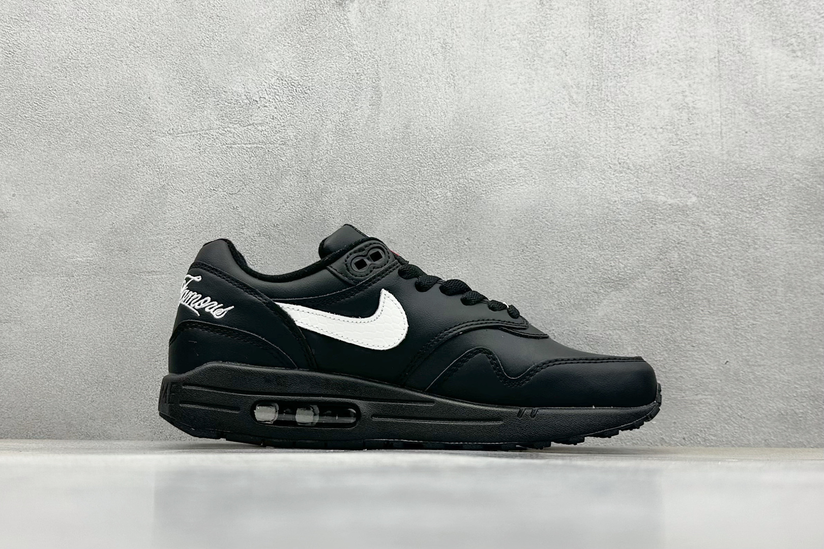  
Nike Air Max 1 耐克半掌气垫复古跑步鞋 

货号：HF8813-001
尺码：36 