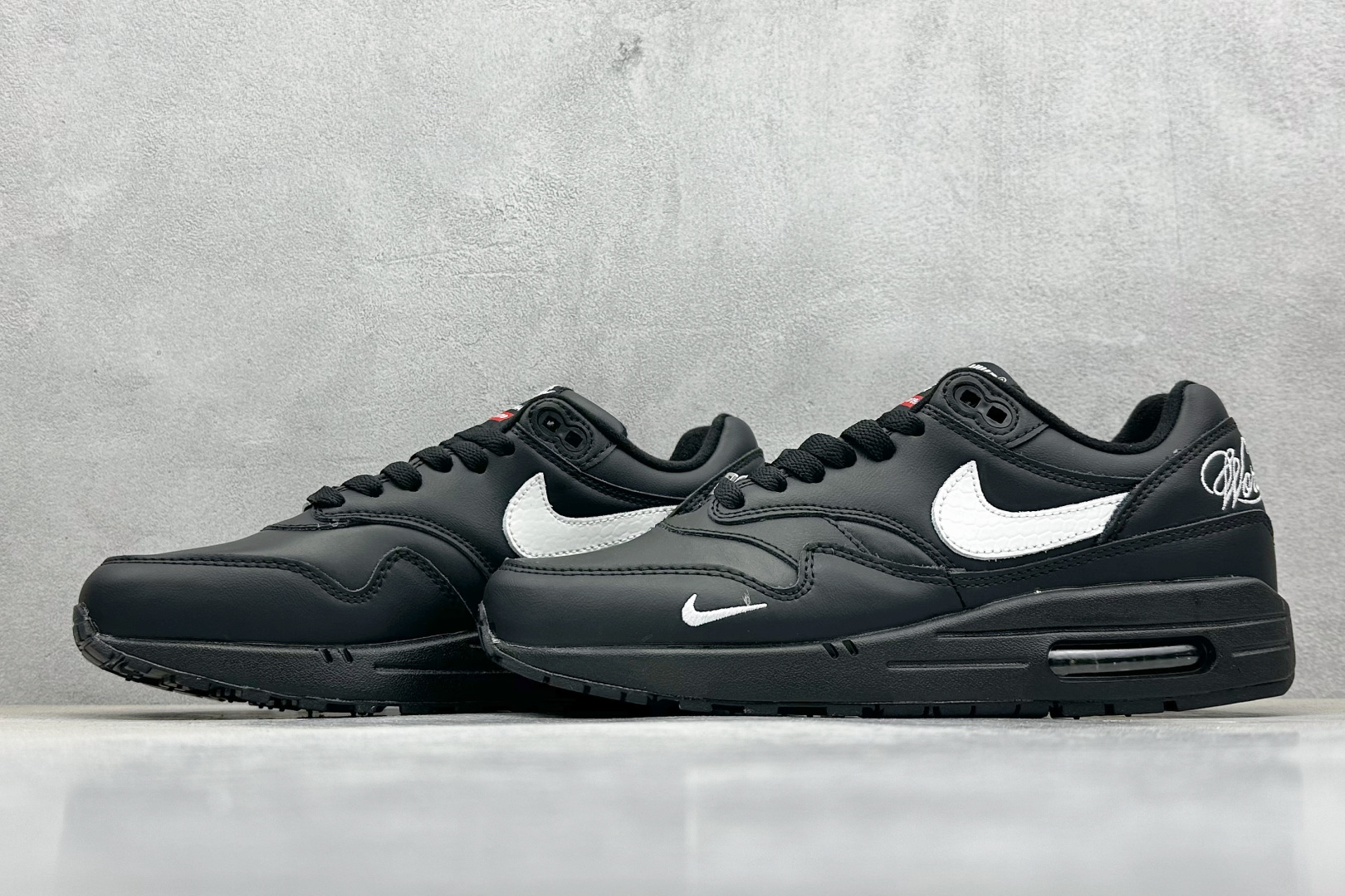  
Nike Air Max 1 耐克半掌气垫复古跑步鞋 

货号：HF8813-001
尺码：36 