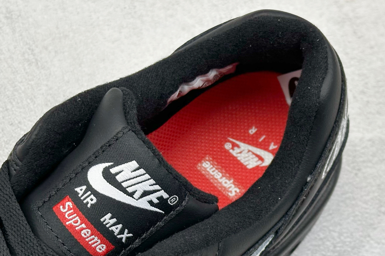  
Nike Air Max 1 耐克半掌气垫复古跑步鞋 

货号：HF8813-001
尺码：36 