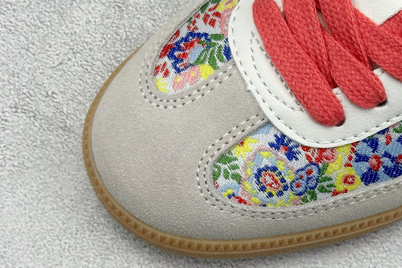  
Adidas Samba OG W 阿迪三叶草休闲板鞋

货号：JI0280 
尺码：35 36 