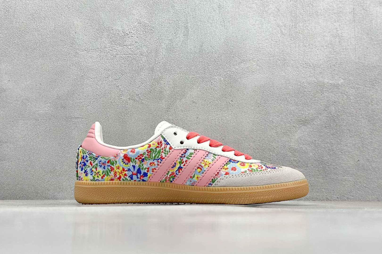  
Adidas Samba OG W 阿迪三叶草休闲板鞋

货号：JI0280 
尺码：35 36 