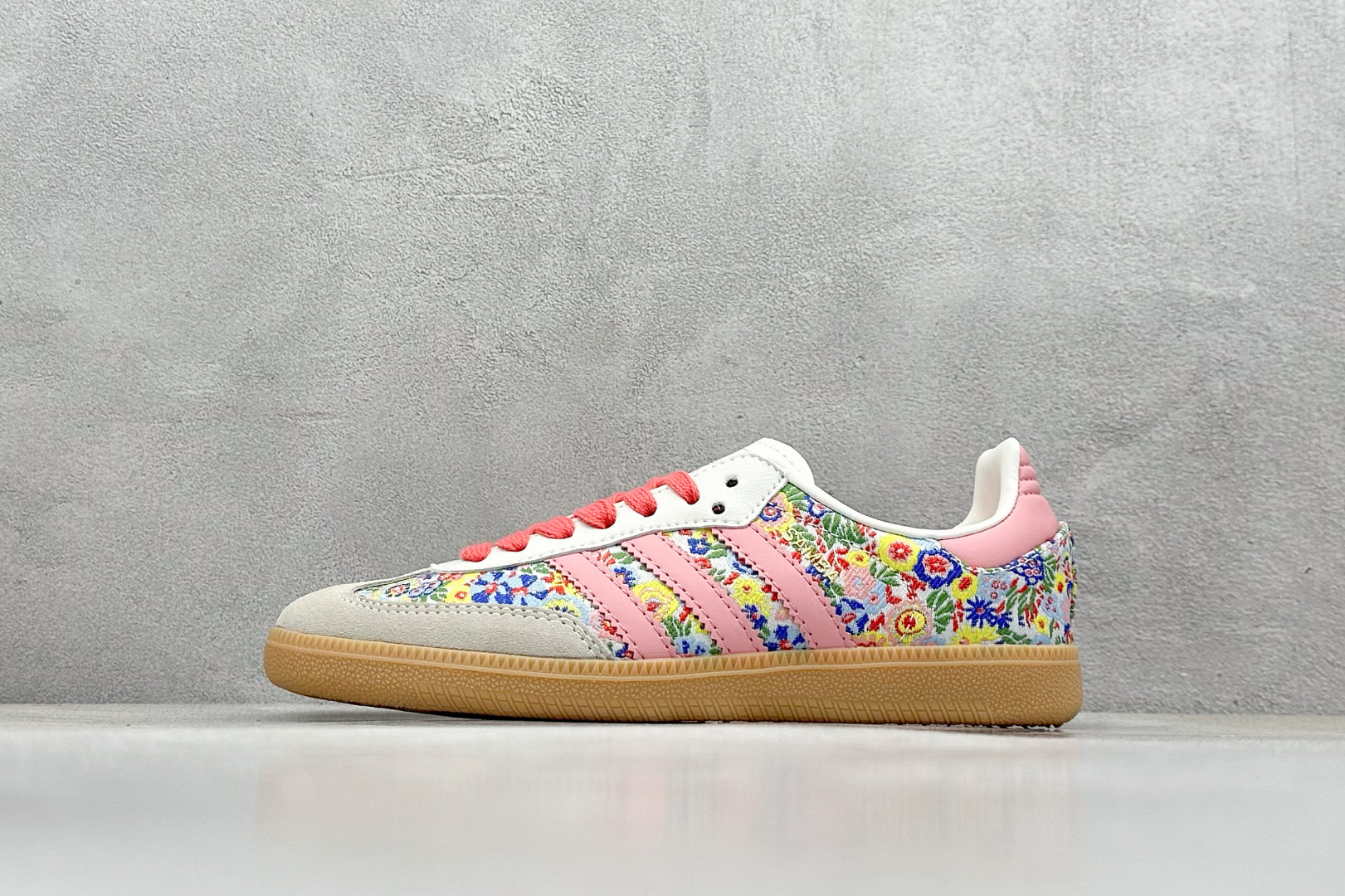  
Adidas Samba OG W 阿迪三叶草休闲板鞋

货号：JI0280 
尺码：35 36 