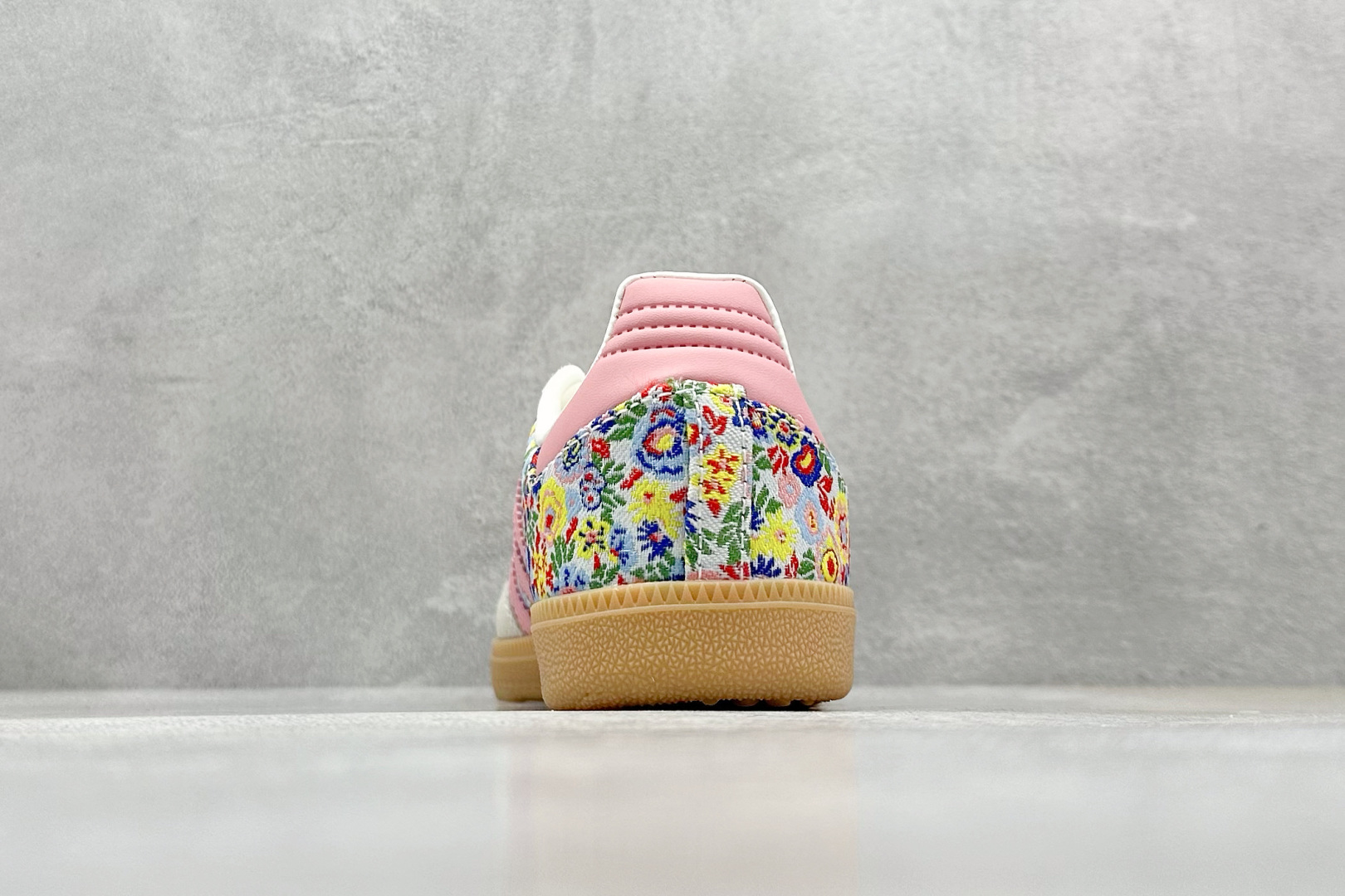  
Adidas Samba OG W 阿迪三叶草休闲板鞋

货号：JI0280 
尺码：35 36 