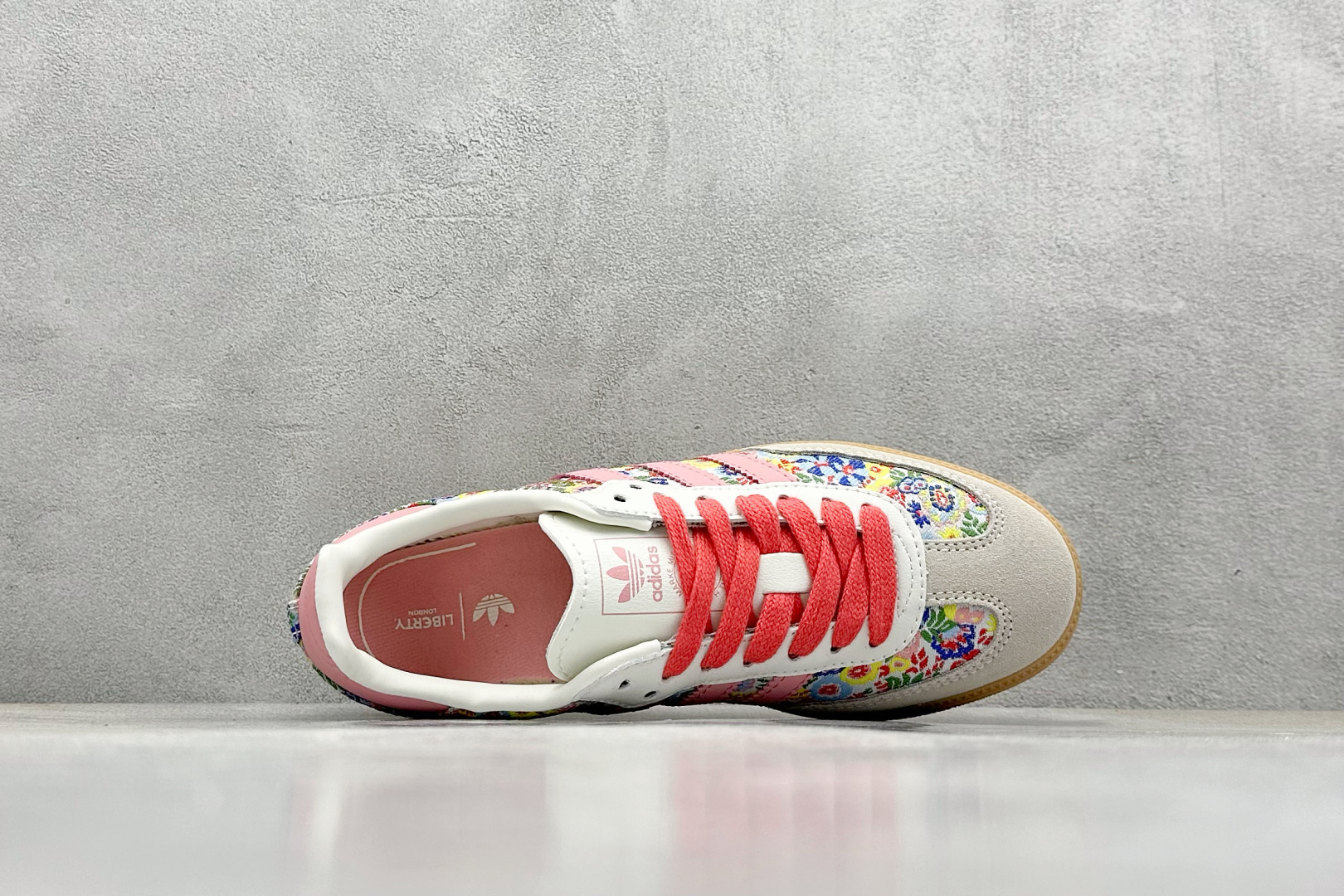  
Adidas Samba OG W 阿迪三叶草休闲板鞋

货号：JI0280 
尺码：35 36 