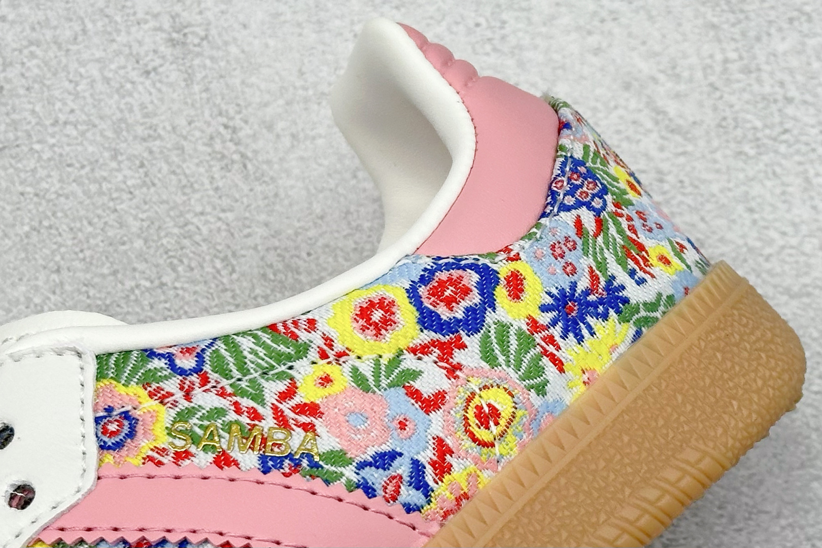  
Adidas Samba OG W 阿迪三叶草休闲板鞋

货号：JI0280 
尺码：35 36 