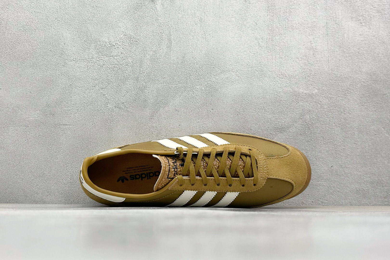 
Adidas Originals SL 72 OG 阿迪经典复古慢跑鞋

货号：JH8656 
尺