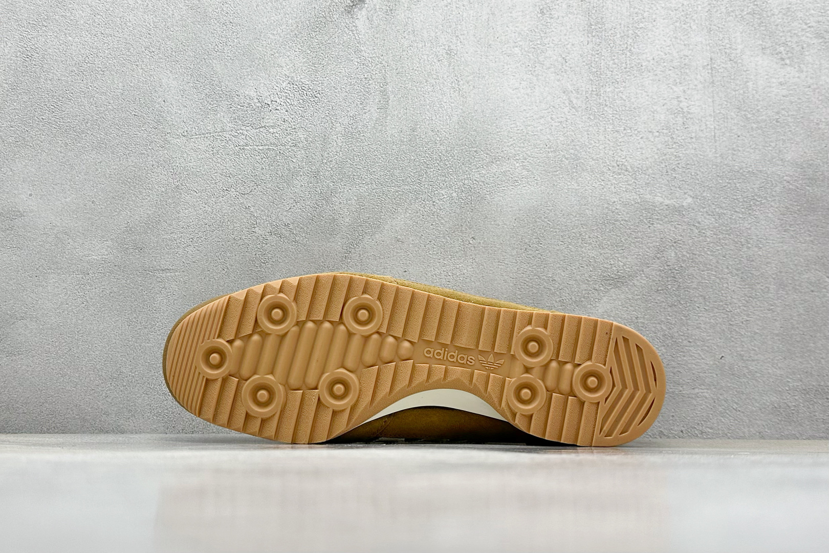  
Adidas Originals SL 72 OG 阿迪经典复古慢跑鞋

货号：JH8656 
尺