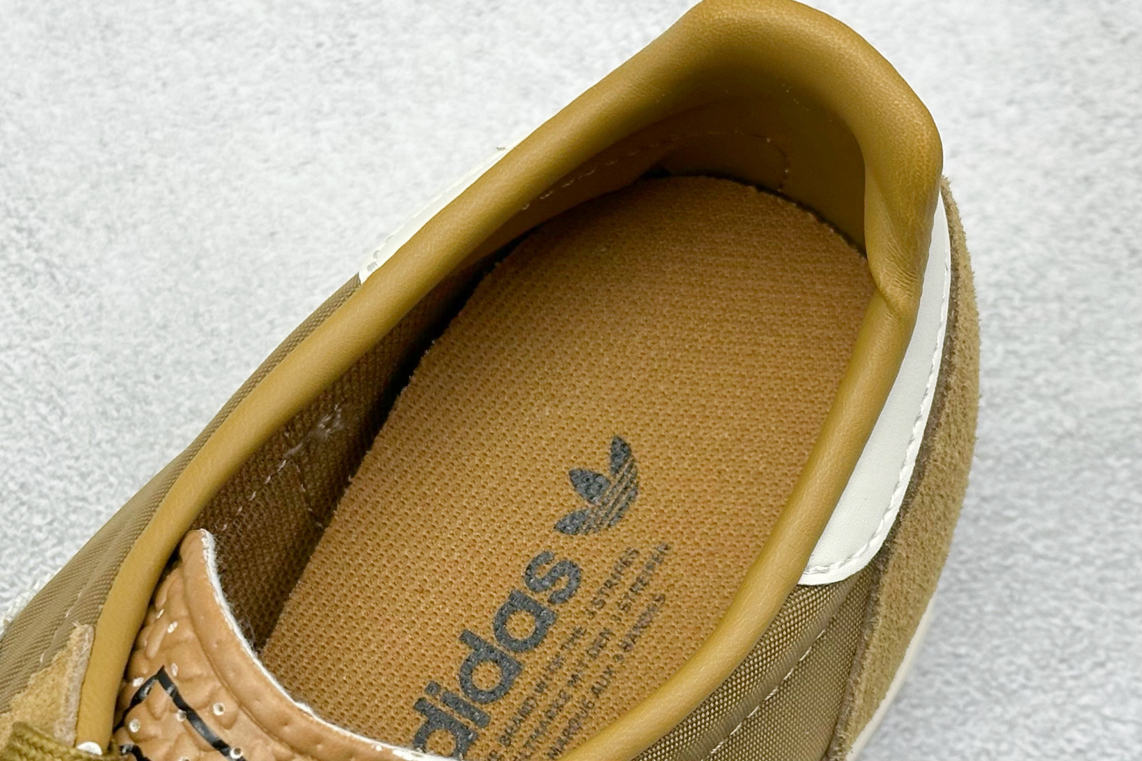  
Adidas Originals SL 72 OG 阿迪经典复古慢跑鞋

货号：JH8656 
尺