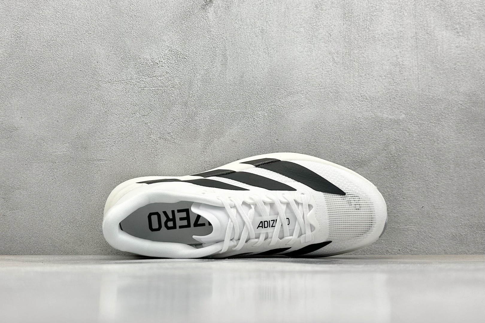  
Adidas Adizero Evo SL M
阿迪超轻透气缓震跑鞋
整体外观造型与adiZero
