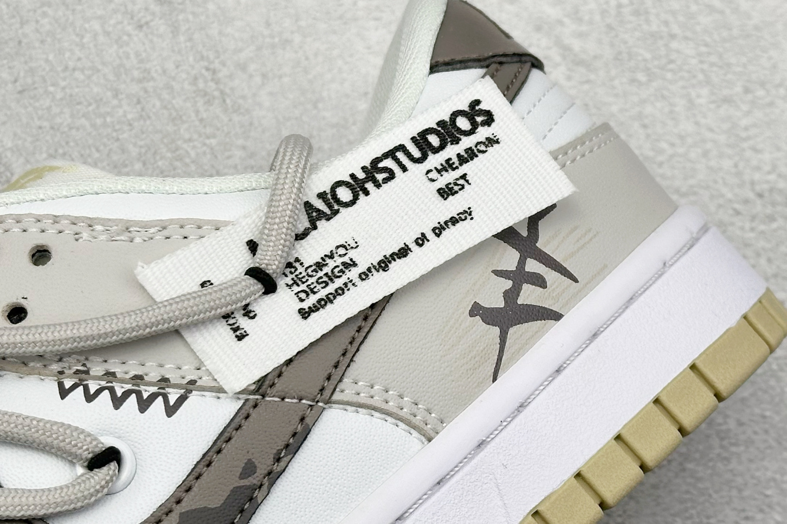  终端放店
FS版 Nike SB Dunk Low 裂痕
纯原大厂出品 极力推荐
原装头层材料 独家版
