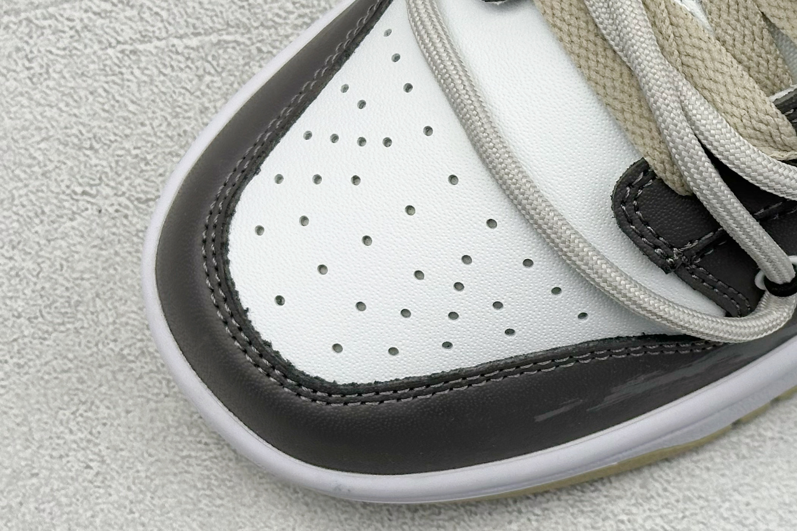  终端放店
FS版 Nike SB Dunk Low 裂痕
纯原大厂出品 极力推荐
原装头层材料 独家版