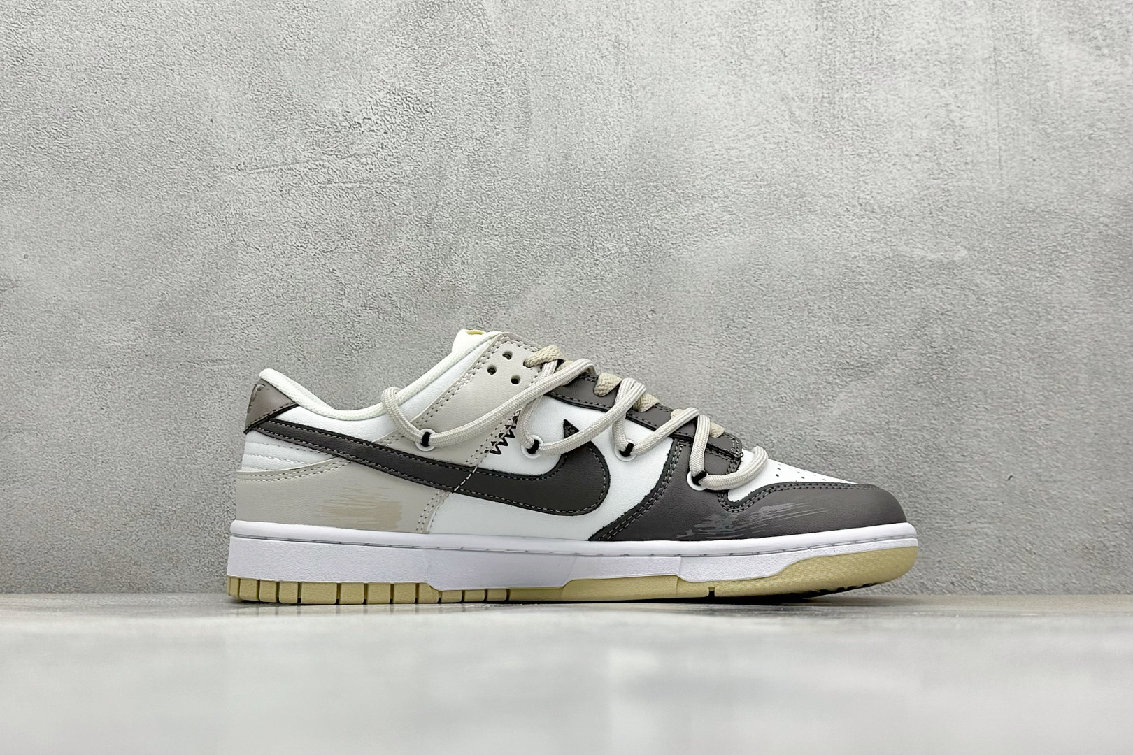  终端放店
FS版 Nike SB Dunk Low 裂痕
纯原大厂出品 极力推荐
原装头层材料 独家版