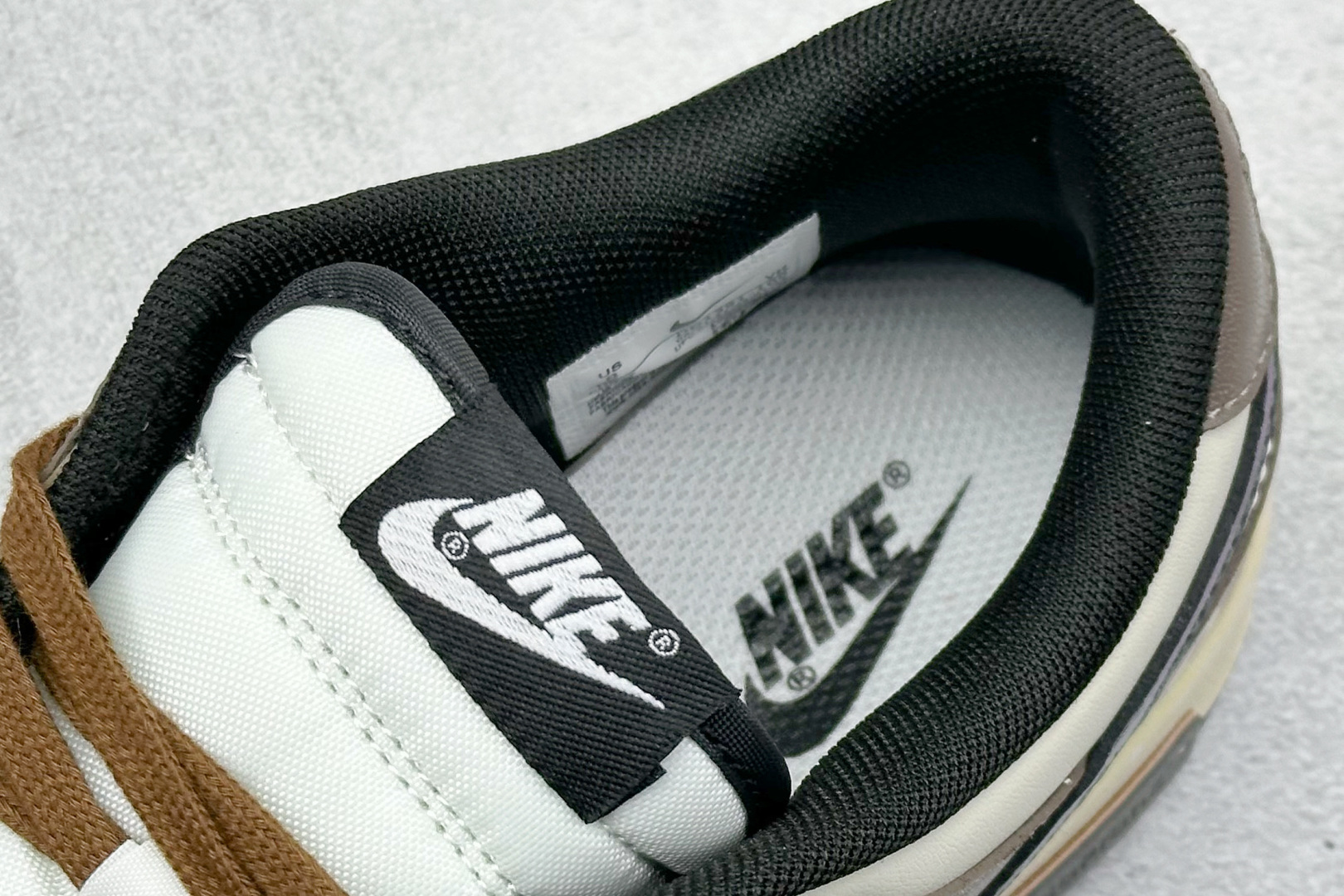 高版本牛货🐮区别市场垃级货🗯️同图不同价为版本不同 ✅ 430💰
Nike SB Dunk Low 街头竞速
纯原大厂出品 极力推荐
原装头层材料 独家版型蒸餾加工
帶來的是更好的视觉和脚感体验
大厂纯原品质出货 清洁度 电绣工艺
皮料切割干净无任何毛边 细节完美
货号:DV0833-100
尺码:35.5-46
编码:39