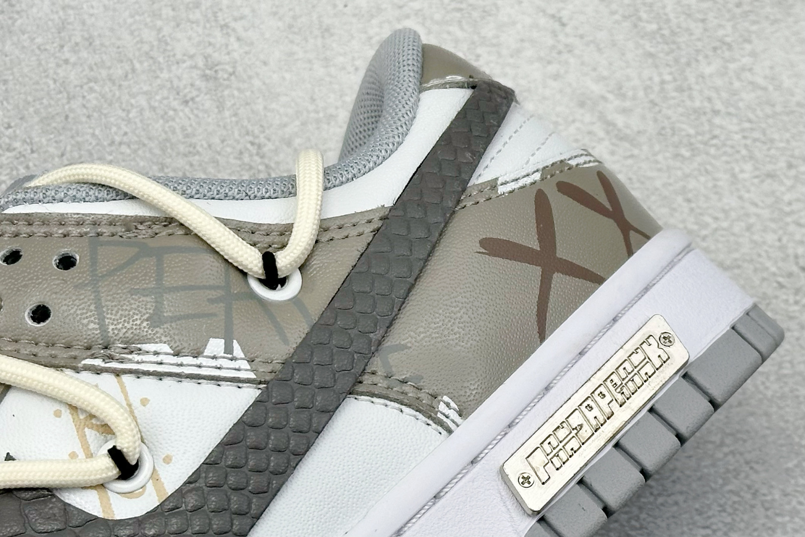  终端放店
FS版 Nike SB Dunk Low 西海岸
纯原大厂出品 极力推荐
原装头层材料 独家