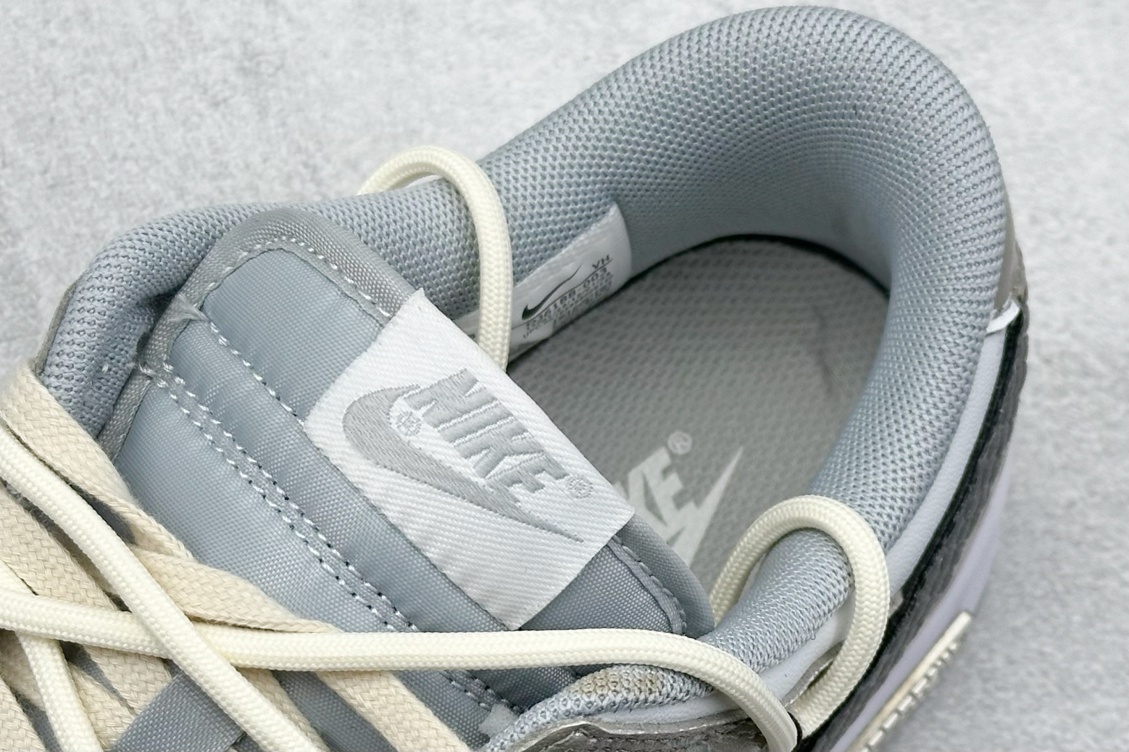  终端放店
FS版 Nike SB Dunk Low 西海岸
纯原大厂出品 极力推荐
原装头层材料 独家