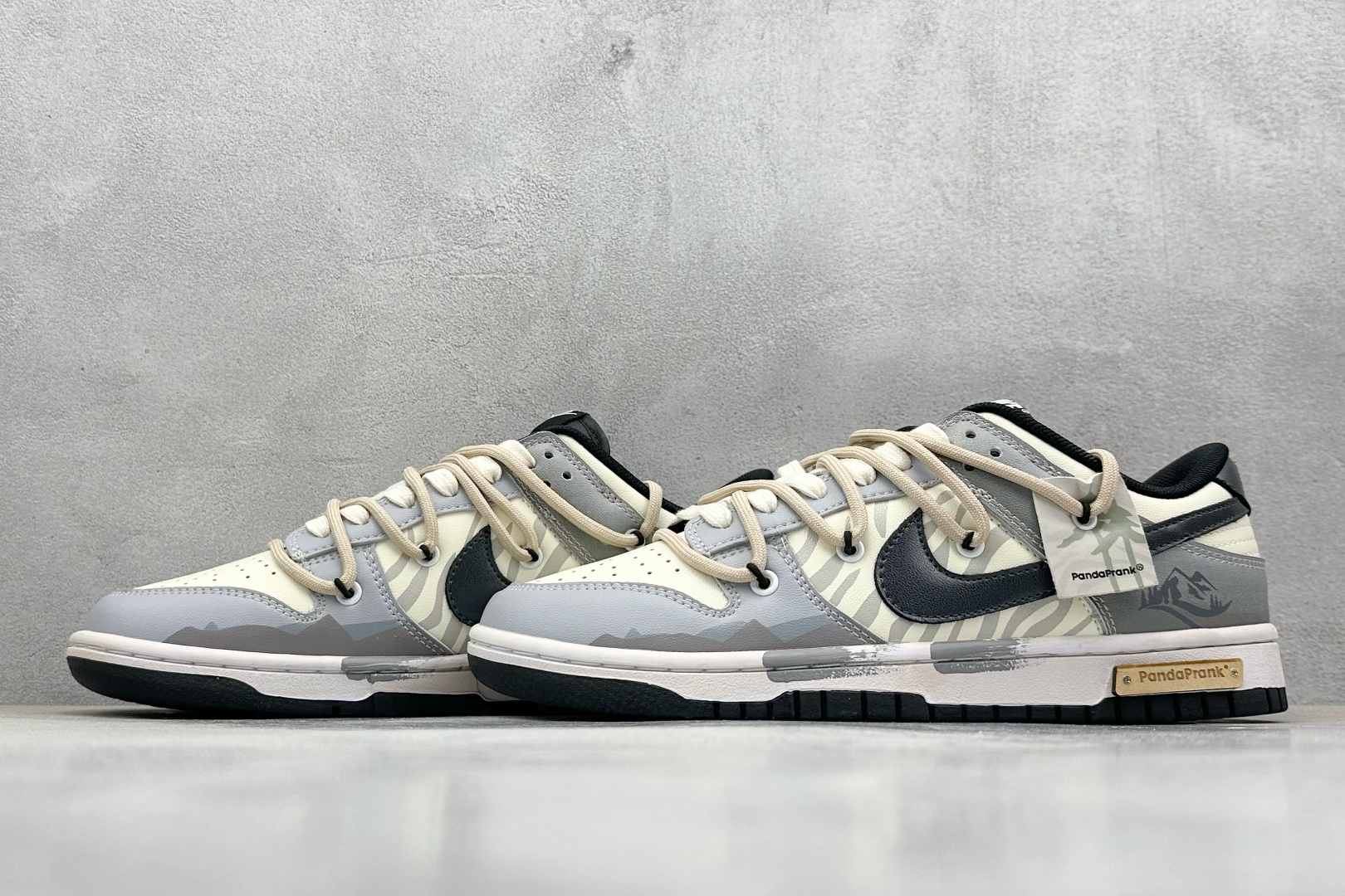 高版本牛货🐮区别市场垃级货🗯️同图不同价为版本不同 ✅ 430💰 
 Nike SB Dunk Low 弥山亘野
纯原大厂出品 极力推荐
原装头层材料 独家版型蒸餾加工
帶來的是更好的视觉和脚感体验
大厂纯原品质出货 清洁度 电绣工艺 
皮料切割干净无任何毛边 细节完美

货号：DV0831-002
尺码：35.5-46
编码：39