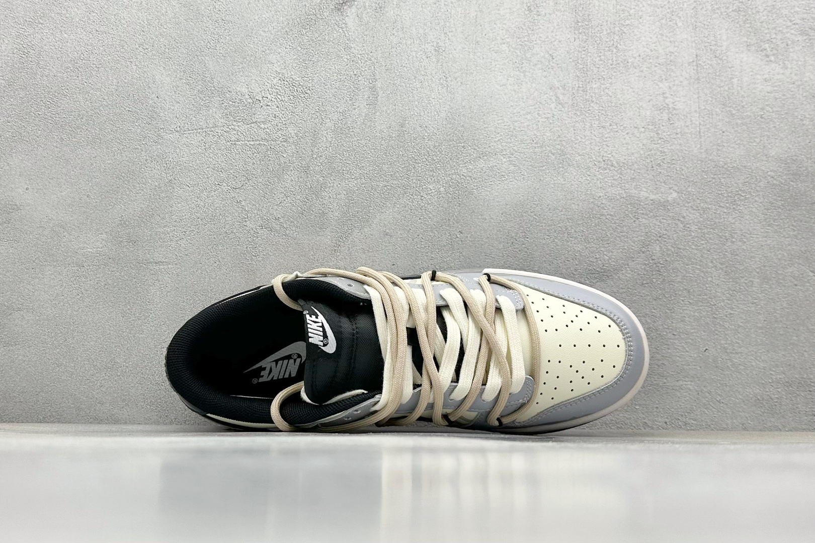 高版本牛货🐮区别市场垃级货🗯️同图不同价为版本不同 ✅ 430💰 
 Nike SB Dunk Low 弥山亘野
纯原大厂出品 极力推荐
原装头层材料 独家版型蒸餾加工
帶來的是更好的视觉和脚感体验
大厂纯原品质出货 清洁度 电绣工艺 
皮料切割干净无任何毛边 细节完美

货号：DV0831-002
尺码：35.5-46
编码：39