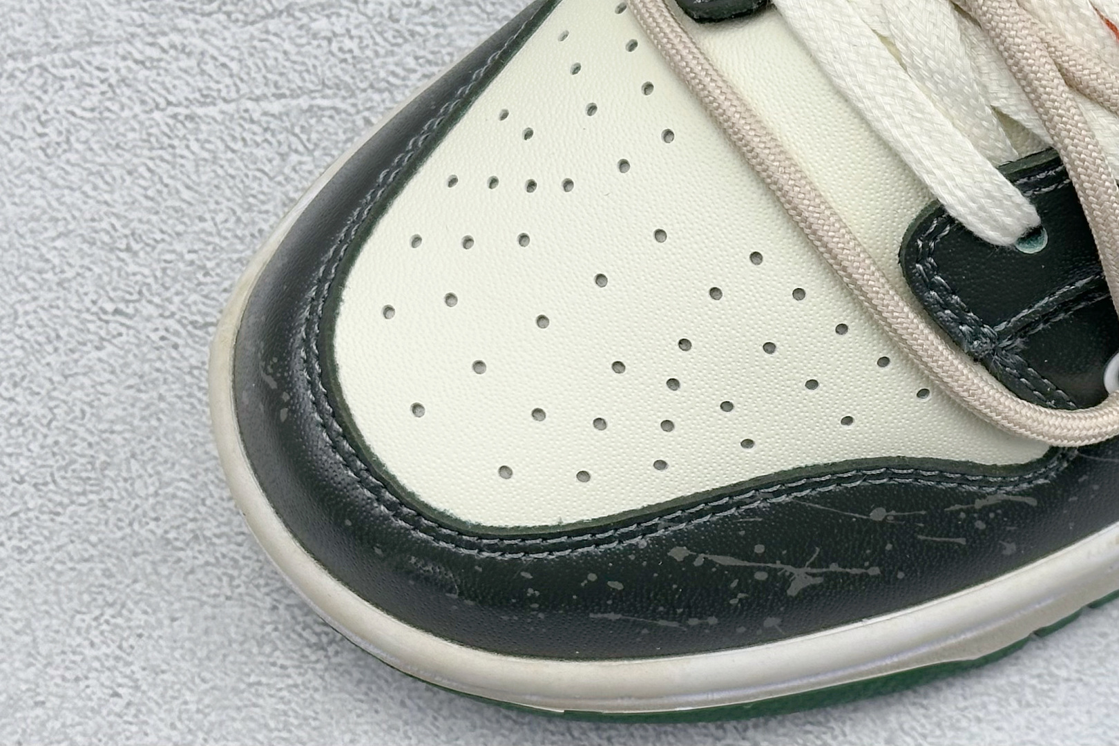 高版本牛货🐮区别市场垃级货🗯️同图不同价为版本不同 ✅ 430💰
Nike SB Dunk Low 荒野矿石
纯原大厂出品 极力推荐
原装头层材料 独家版型蒸餾加工
帶來的是更好的视觉和脚感体验
大厂纯原品质出货 清洁度 电绣工艺
皮料切割干净无任何毛边 细节完美
货号:DD1391-300
尺码:35.5-46
编码:39