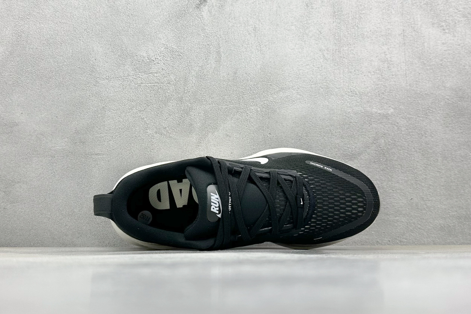  
RS版 NK Zoom VOMERO 18 轻量跑鞋
耐克网透面气 训跑练步鞋
外贸专供订单 原厂折