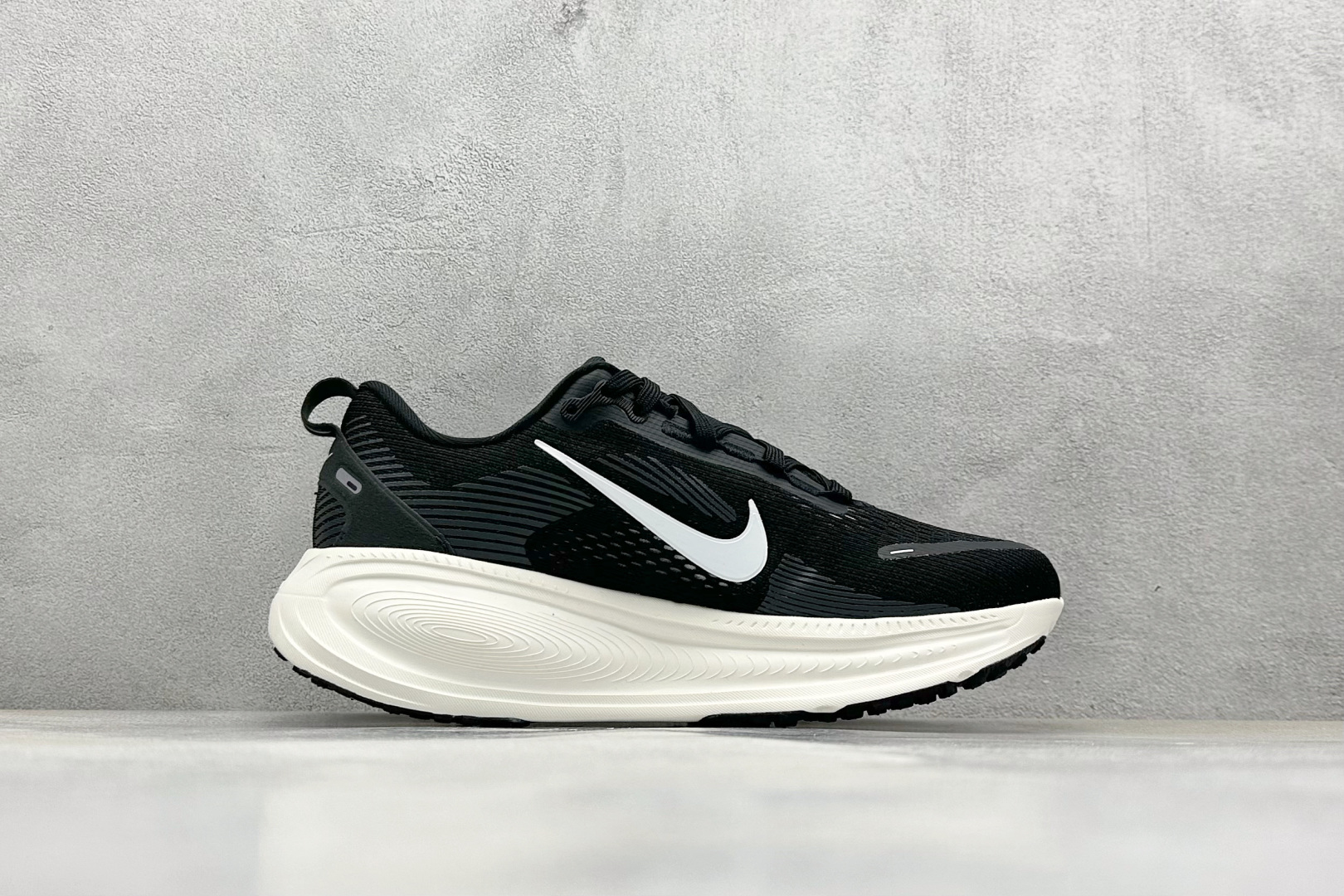  
RS版 NK Zoom VOMERO 18 轻量跑鞋
耐克网透面气 训跑练步鞋
外贸专供订单 原厂折
