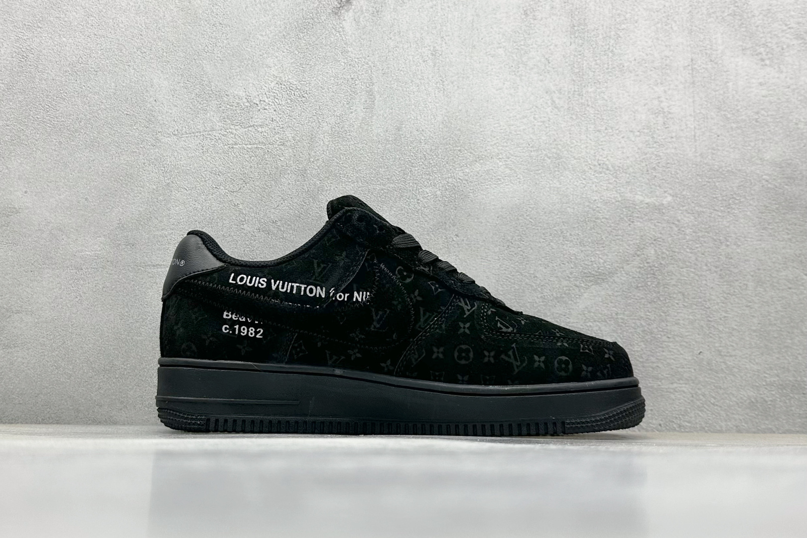  终端放店
YH版 LV x Air Force 1 Low 联名印花
原楦头原纸板 打造纯正空军版型

