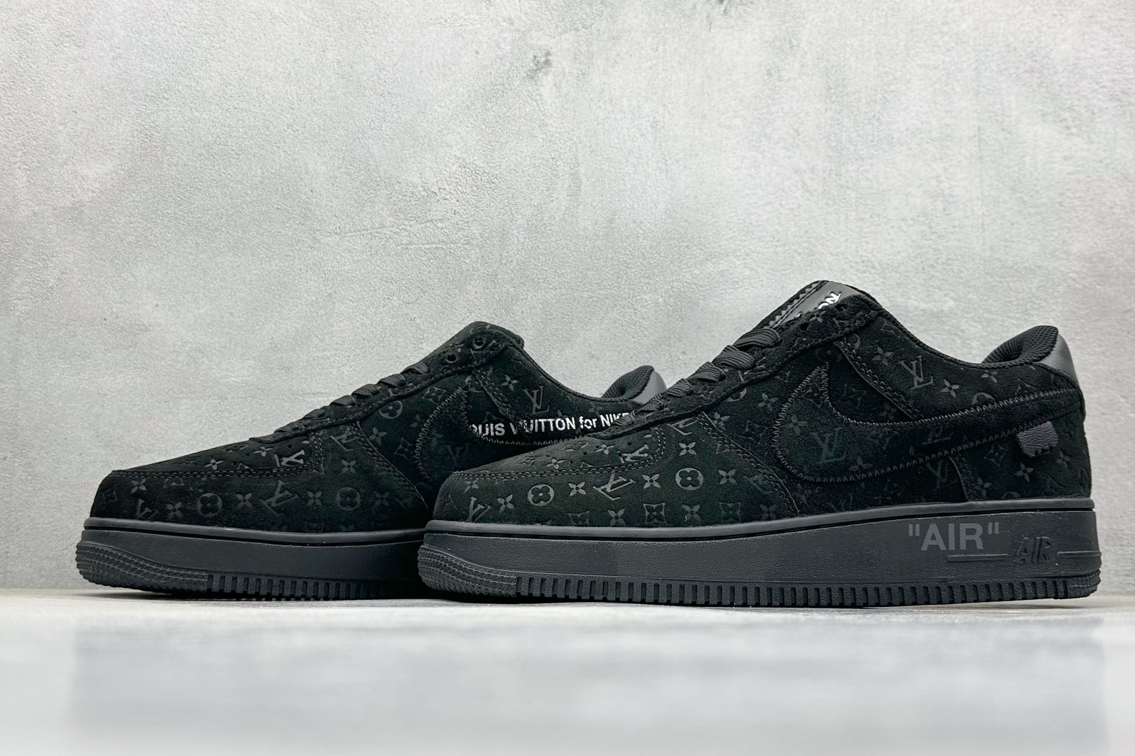  终端放店
YH版 LV x Air Force 1 Low 联名印花
原楦头原纸板 打造纯正空军版型
